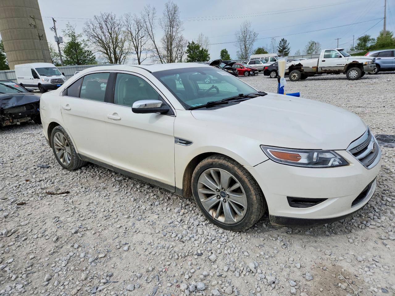 2011 Ford Taurus Limited Beige vin: 1FAHP2FW6BG110752