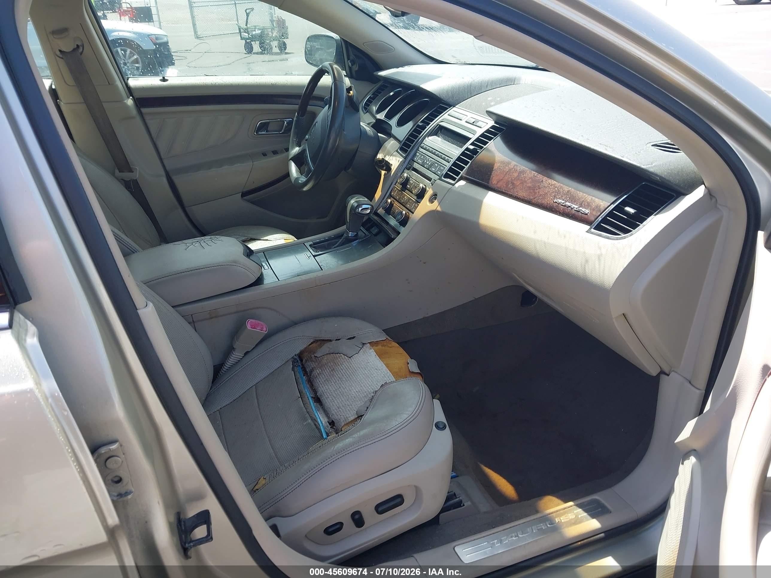 2011 Ford Taurus Limited Золотой vin: 1FAHP2FW7BG120349