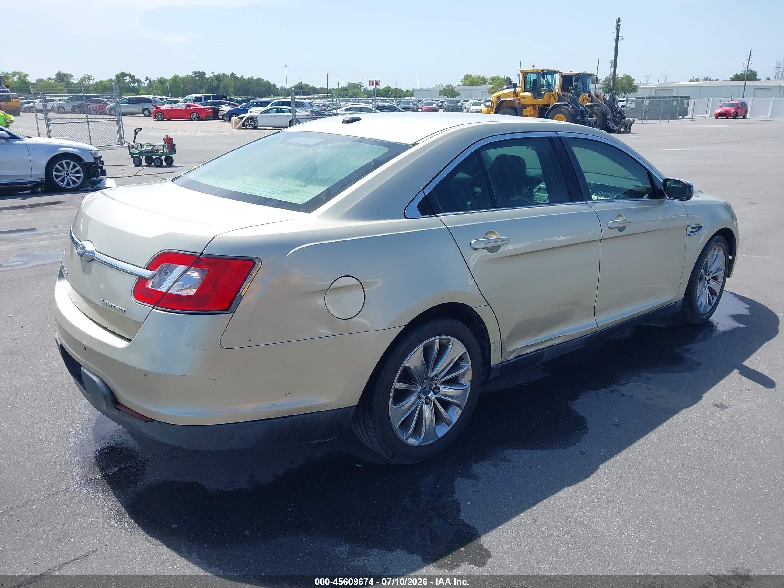 2011 Ford Taurus Limited Золотой vin: 1FAHP2FW7BG120349