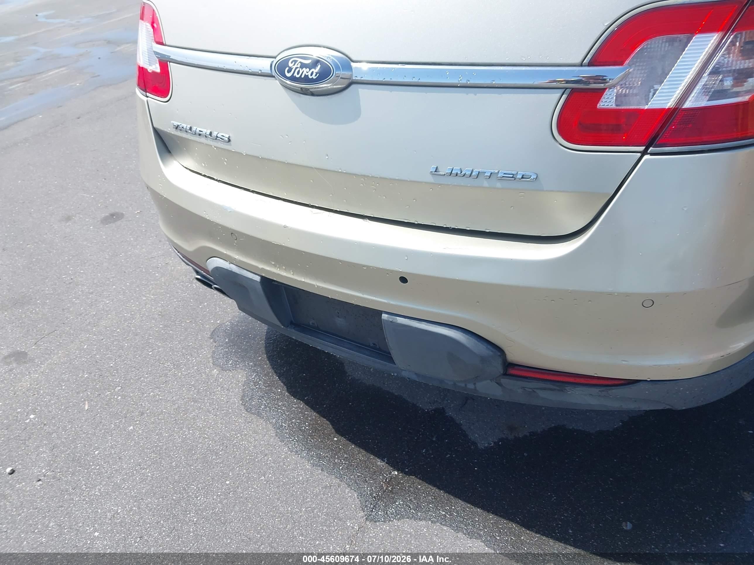 2011 Ford Taurus Limited Золотой vin: 1FAHP2FW7BG120349