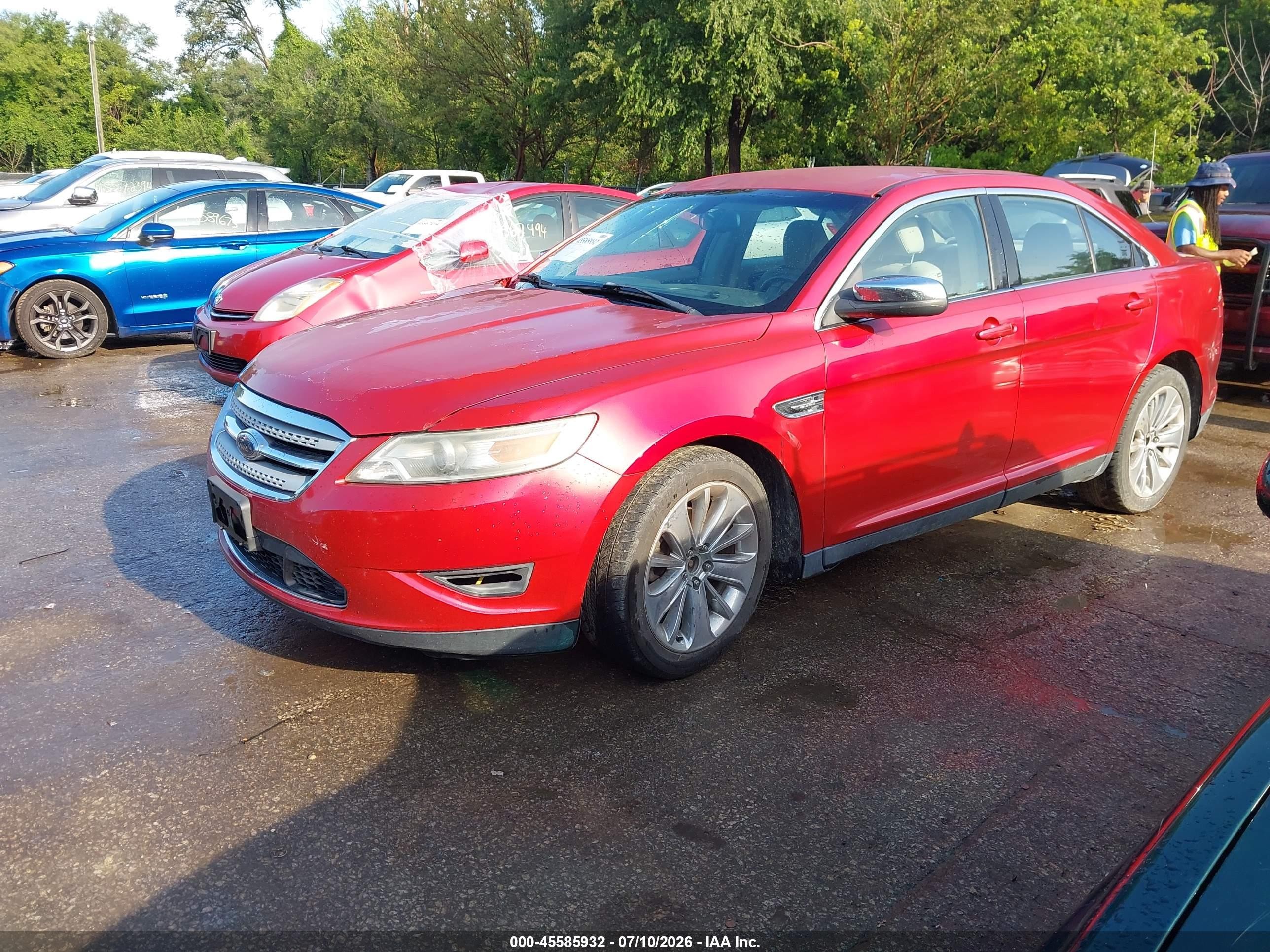 2010 Ford Taurus Limited Red vin: 1FAHP2FW8AG109164