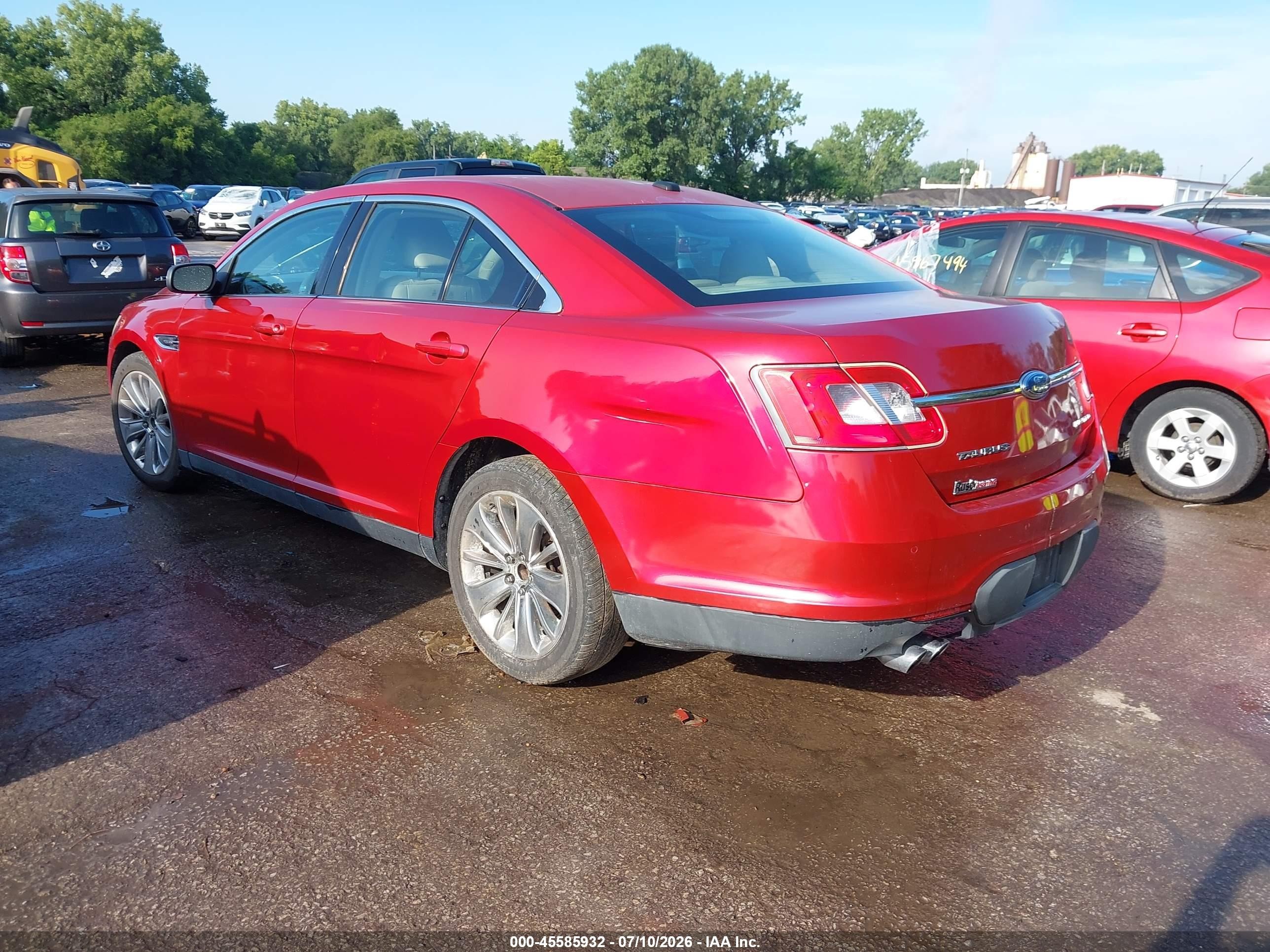2010 Ford Taurus Limited Red vin: 1FAHP2FW8AG109164