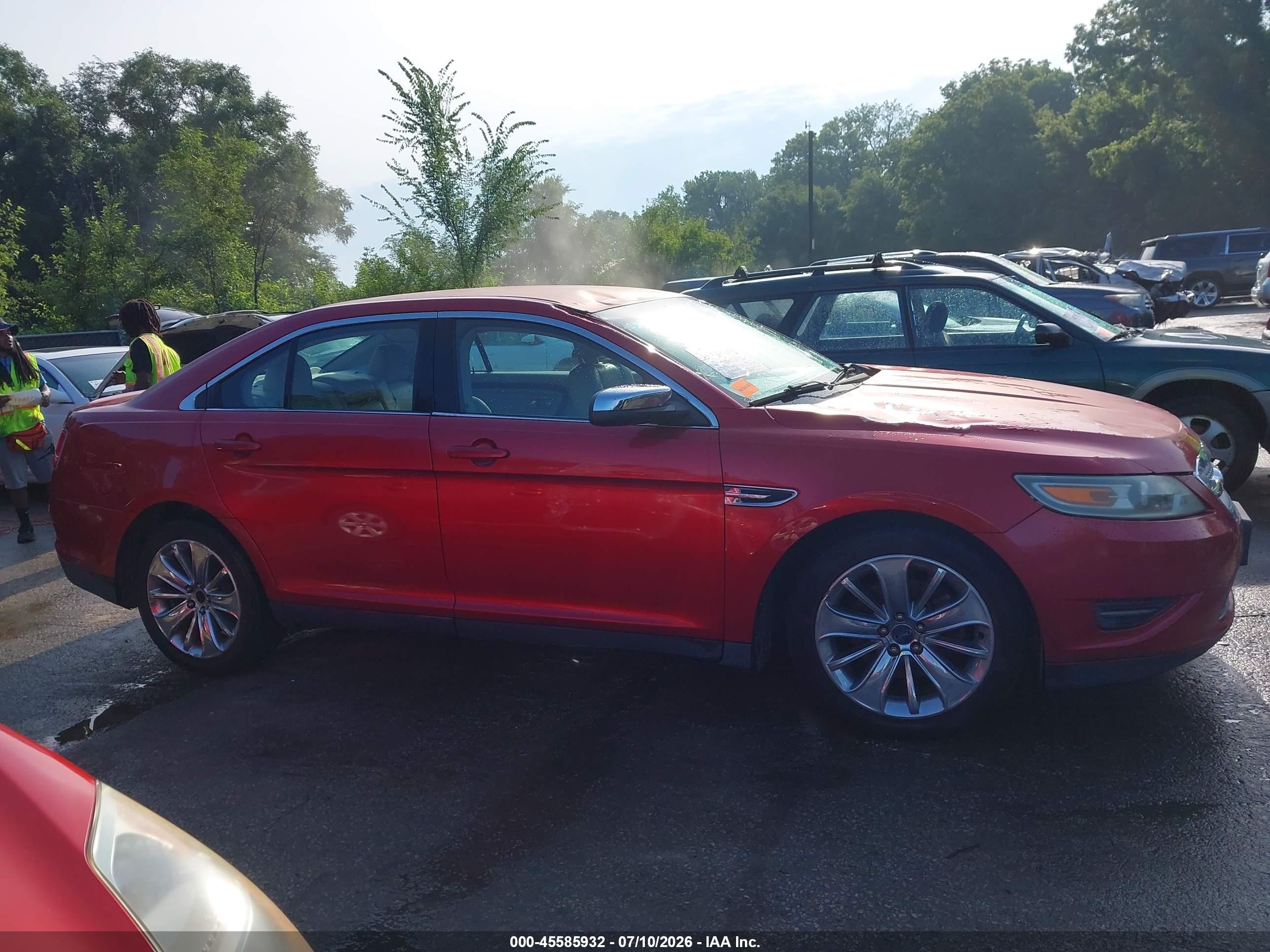 2010 Ford Taurus Limited Red vin: 1FAHP2FW8AG109164