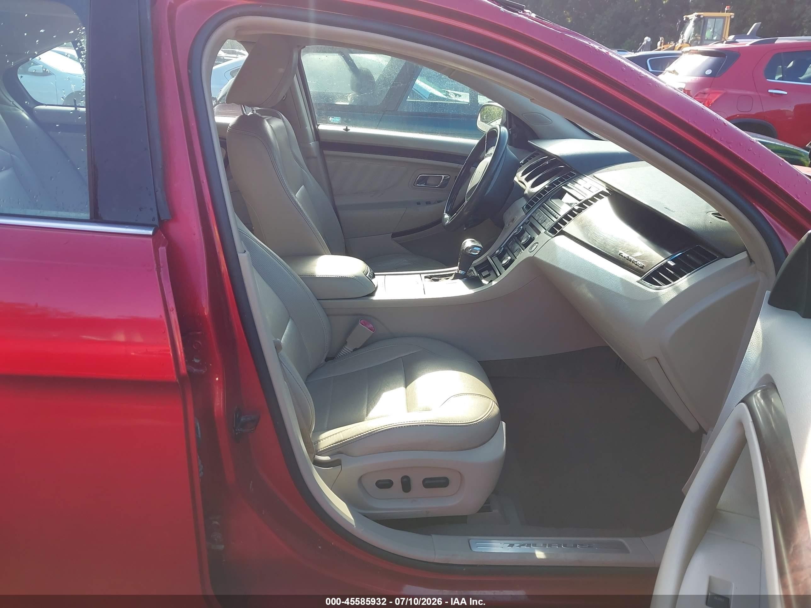 2010 Ford Taurus Limited Red vin: 1FAHP2FW8AG109164