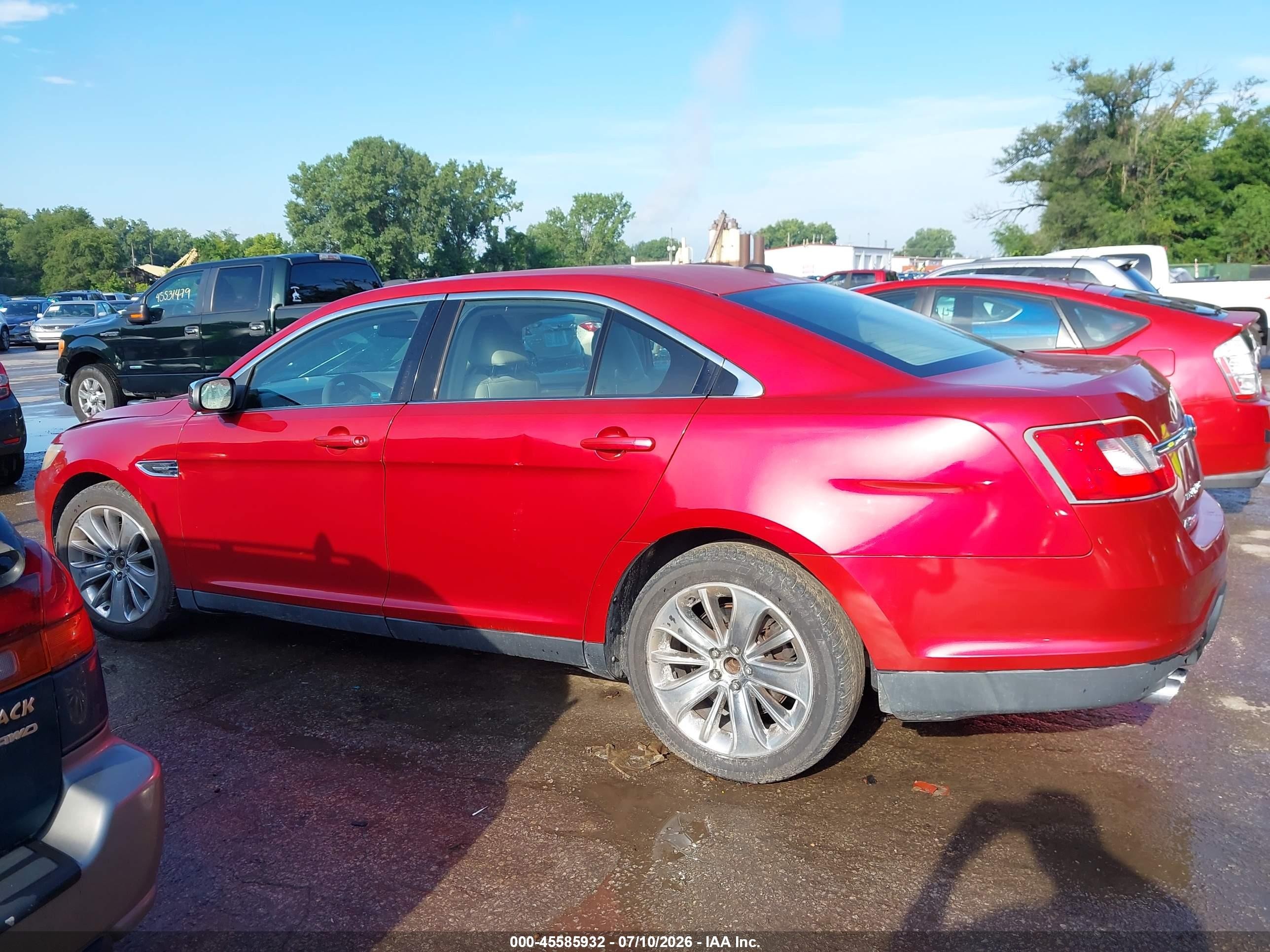 2010 Ford Taurus Limited Red vin: 1FAHP2FW8AG109164