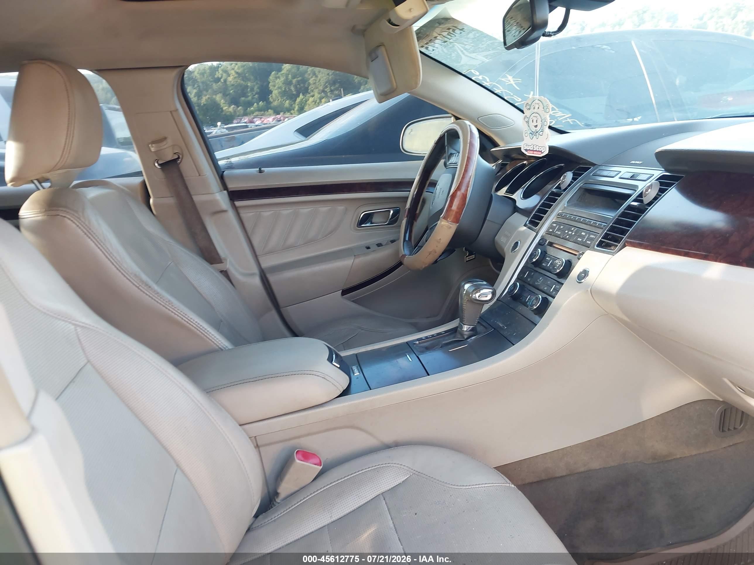 2010 Ford Taurus Limited White vin: 1FAHP2FW9AG157739