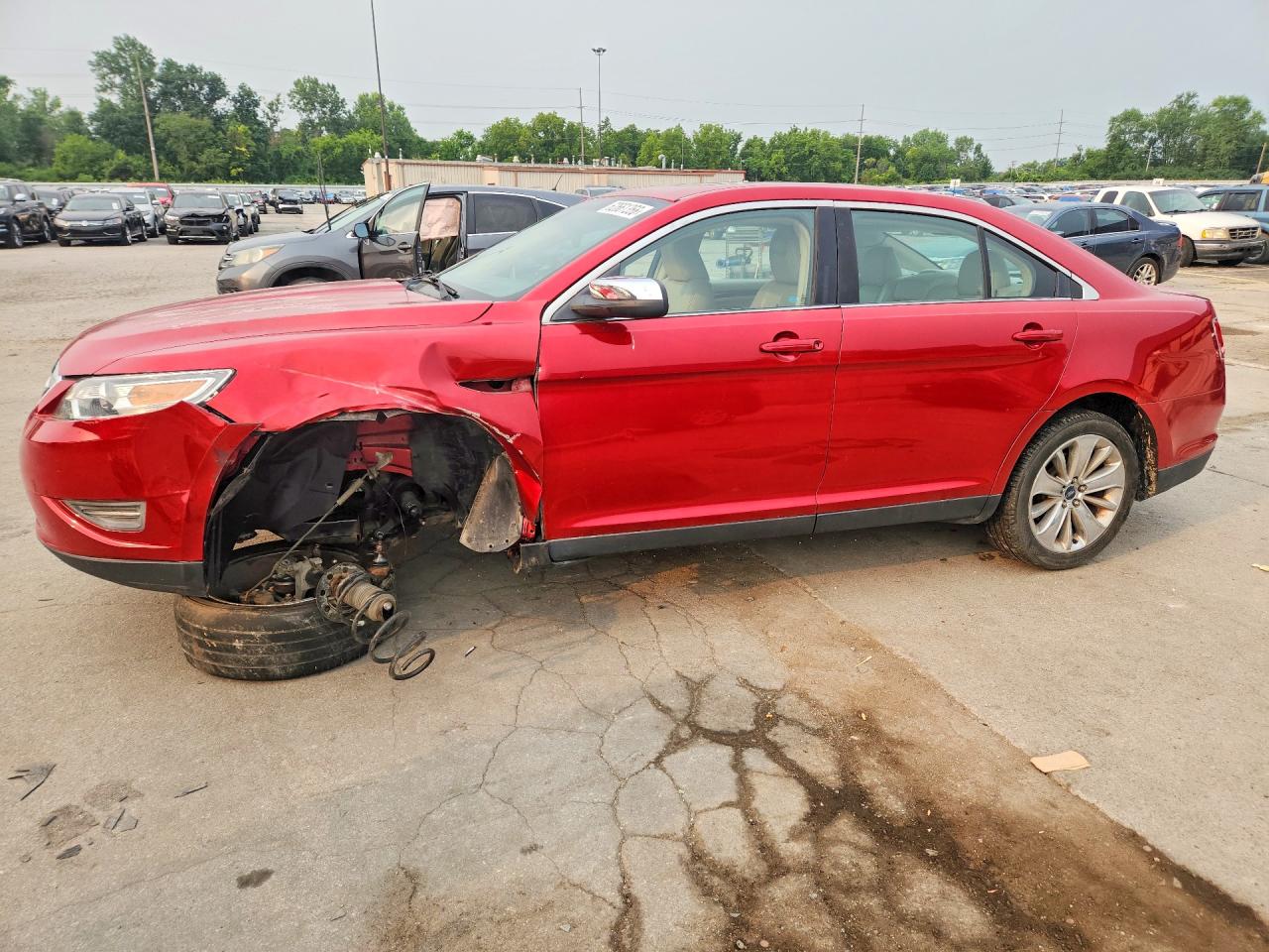 2011 Ford Taurus Limited Red vin: 1FAHP2FW9BG102113