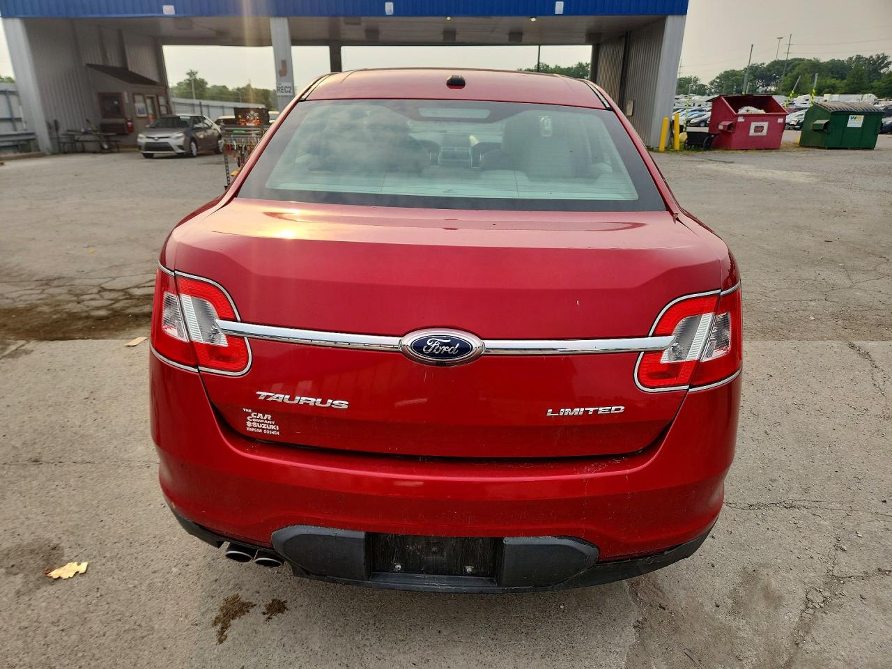 2011 Ford Taurus Limited Red vin: 1FAHP2FW9BG102113