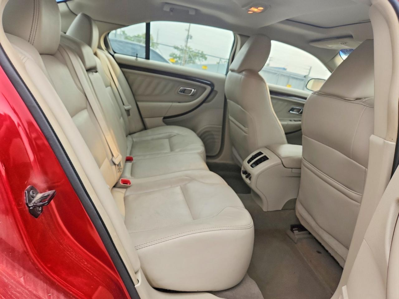 2011 Ford Taurus Limited Red vin: 1FAHP2FW9BG102113