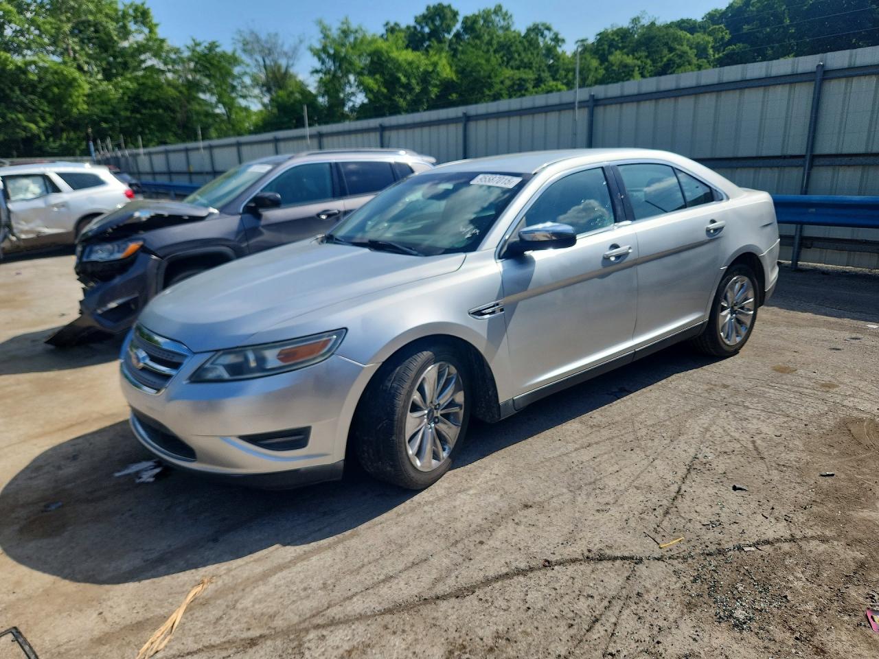 1FAHP2FW9CG103196