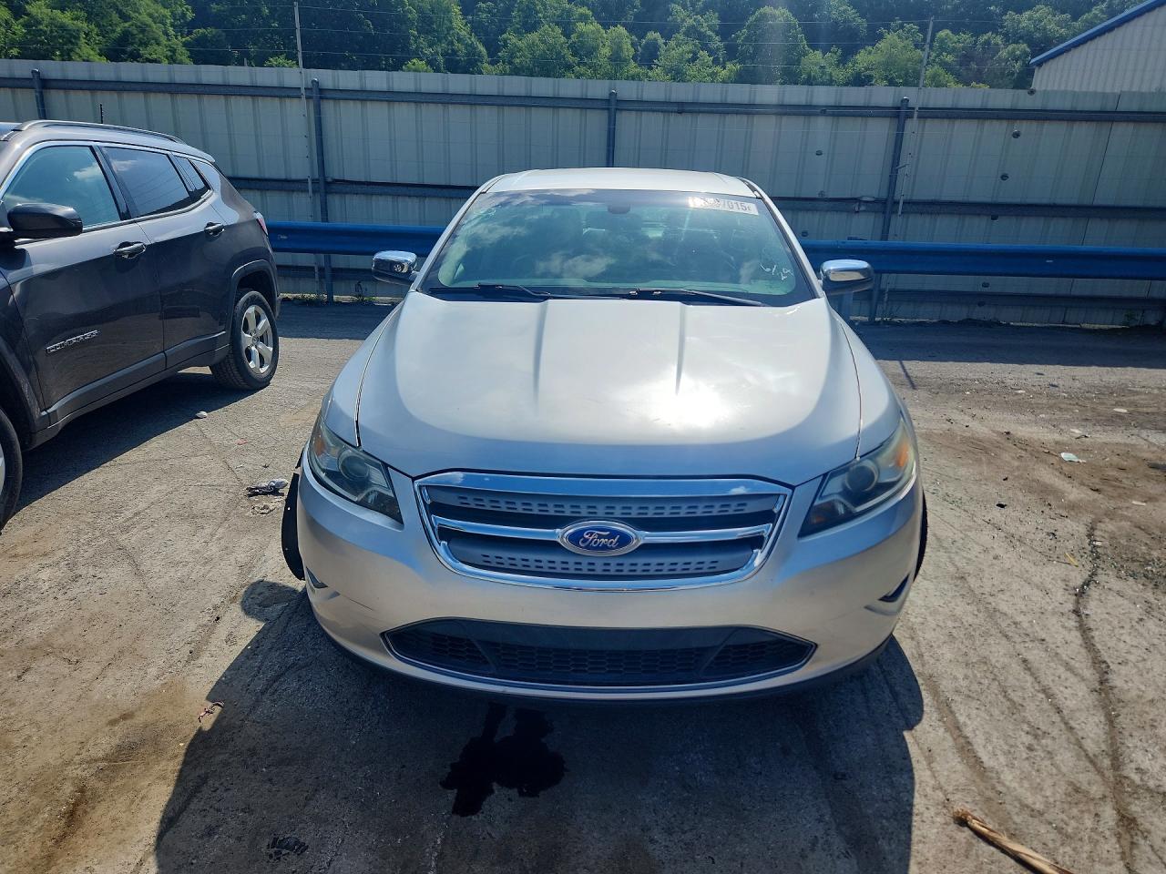 2012 Ford Taurus Limited Silver vin: 1FAHP2FW9CG103196