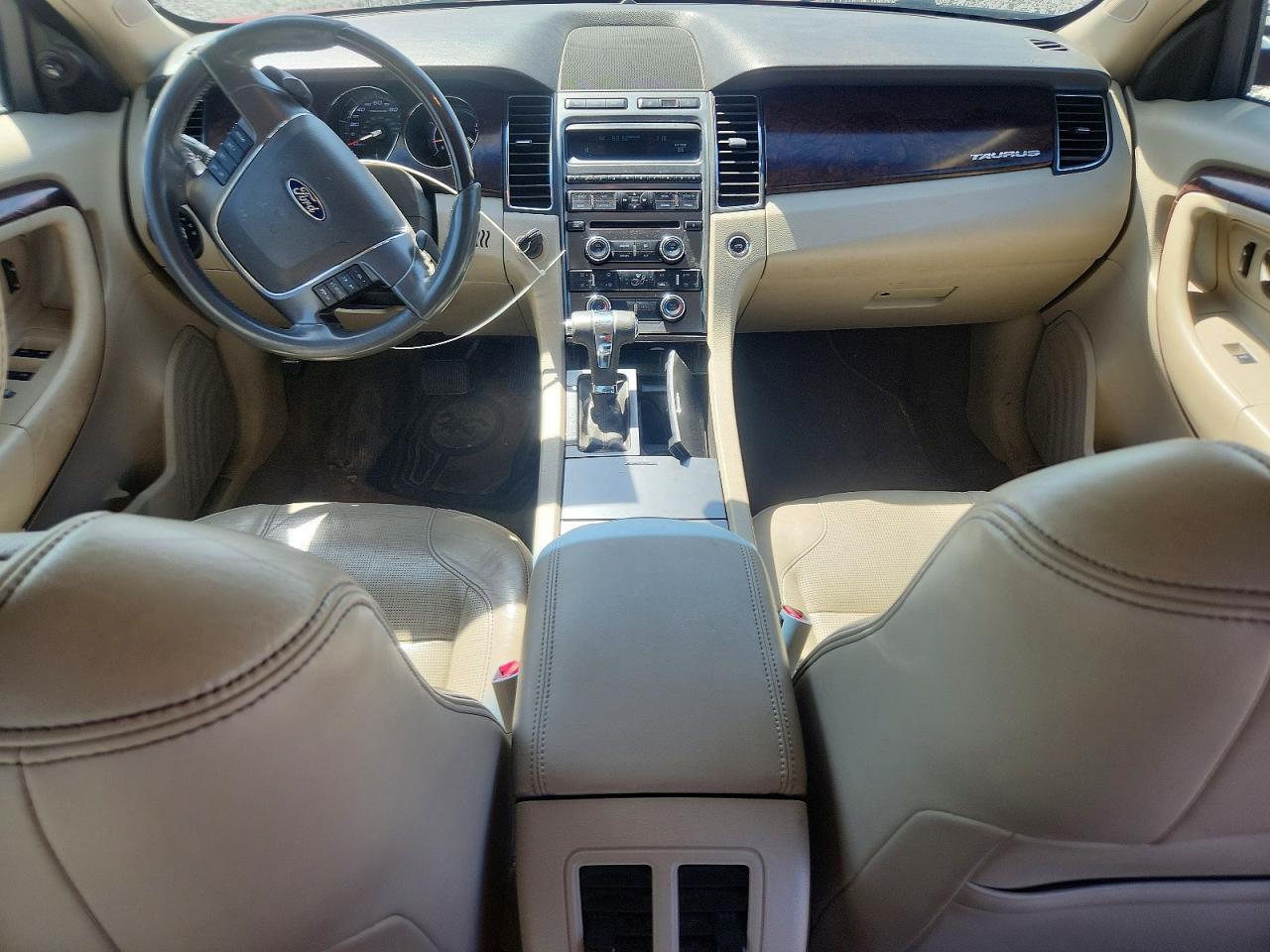 2011 Ford Taurus Limited Red vin: 1FAHP2FWXBG132155