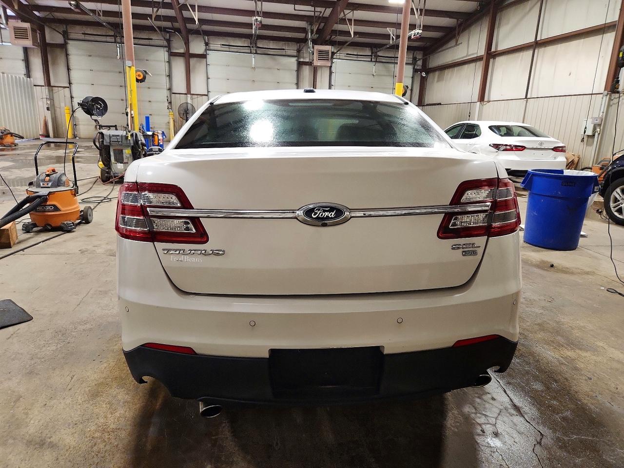 2015 Ford Taurus Sel Белый vin: 1FAHP2H85FG179274