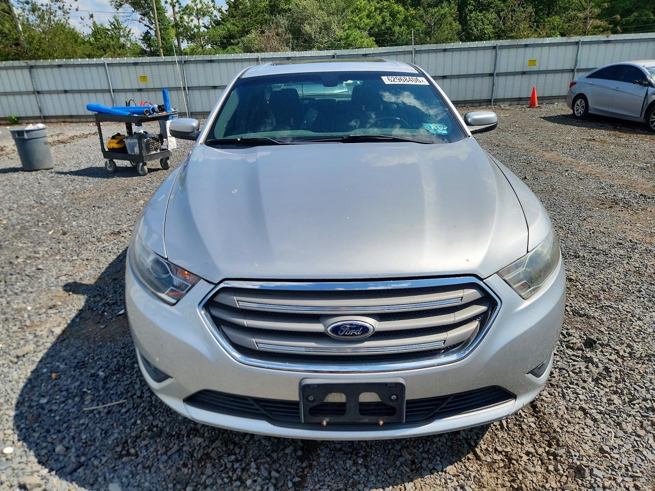 2013 Ford Taurus Sel Серебряный vin: 1FAHP2H86DG108937