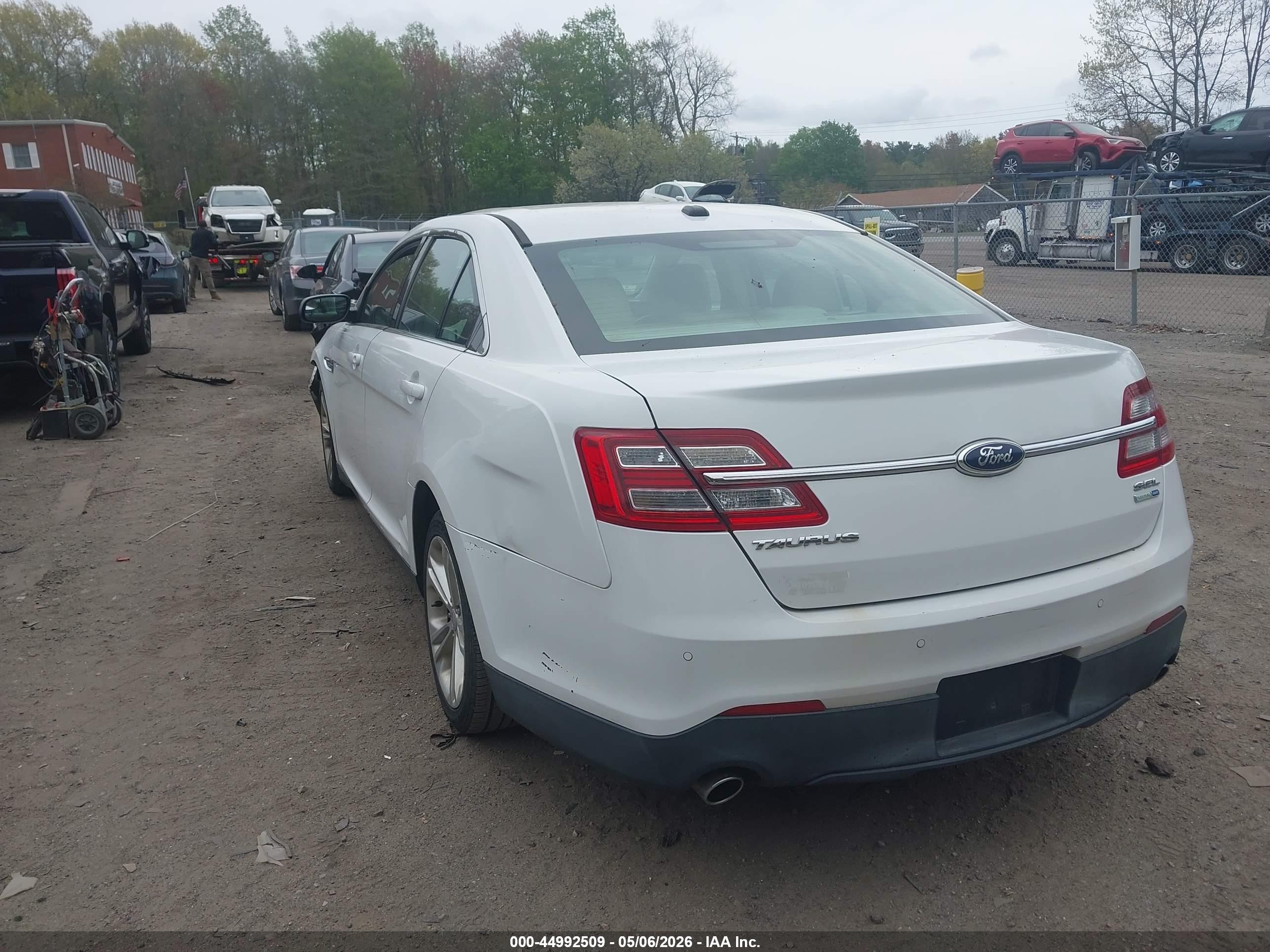 2013 Ford Taurus Sel Белый vin: 1FAHP2H88DG133919