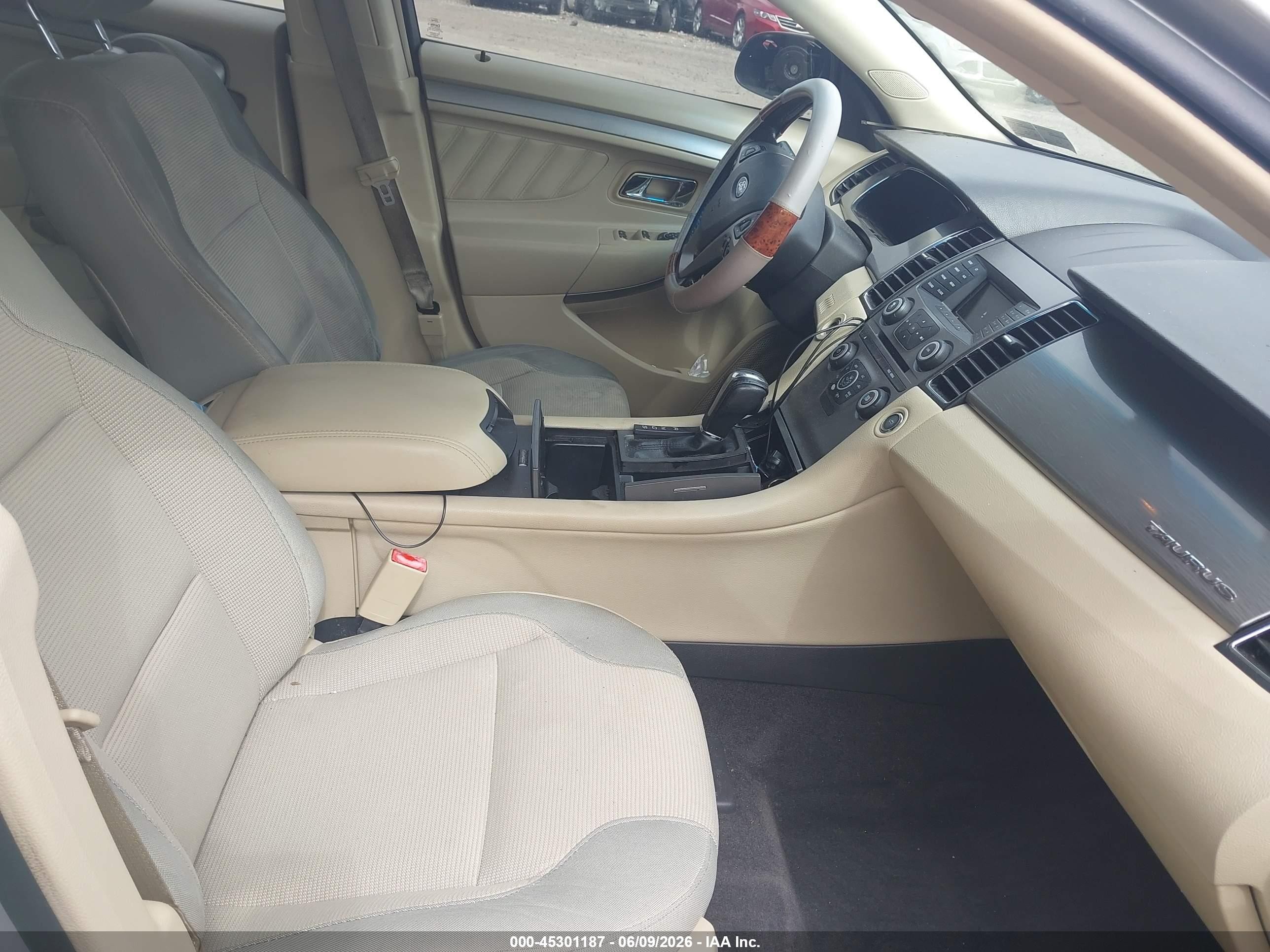 2013 Ford Taurus Sel Серебряный vin: 1FAHP2H88DG152549
