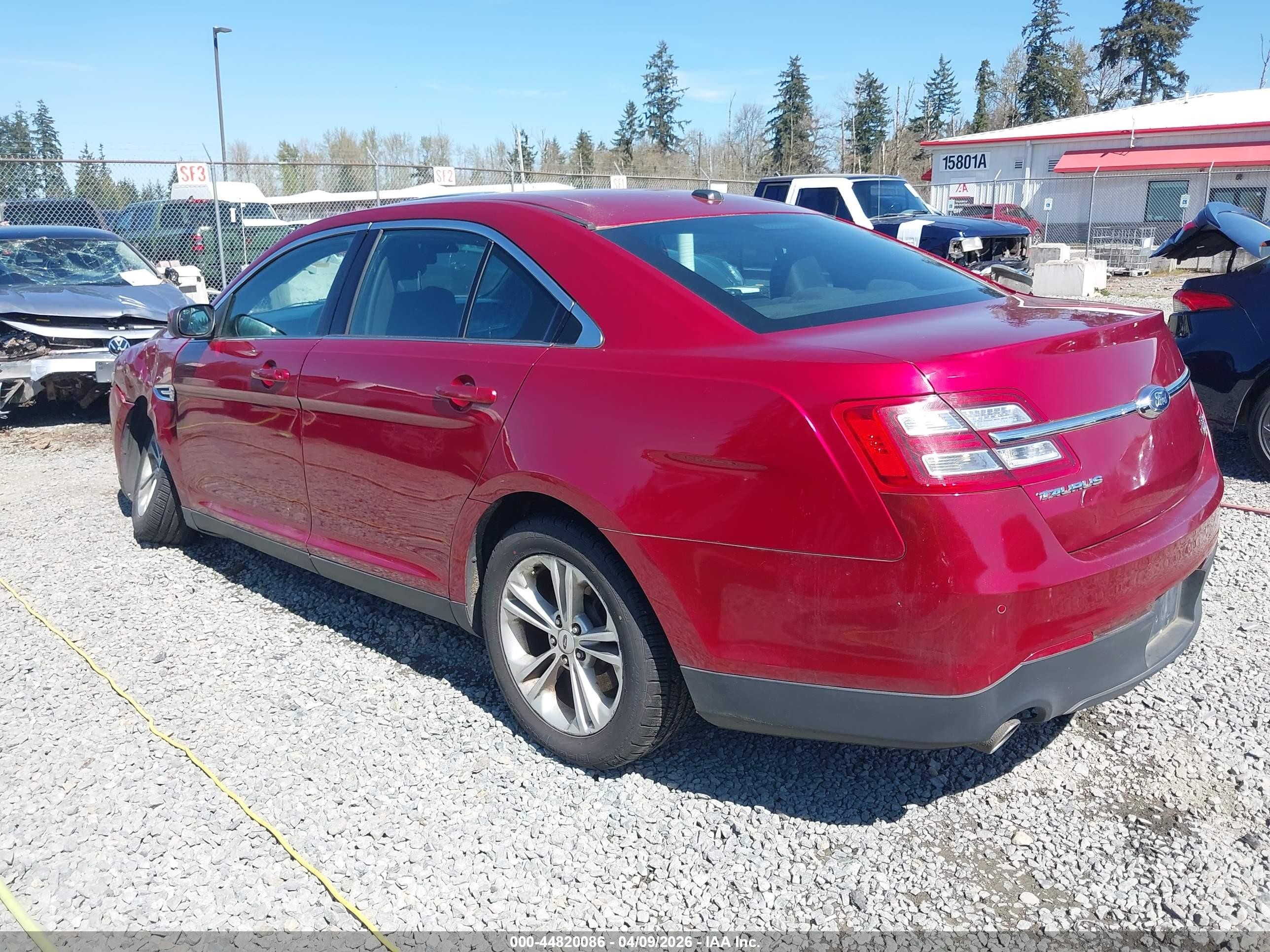 2014 Ford Taurus Sel Red vin: 1FAHP2H8XEG170780