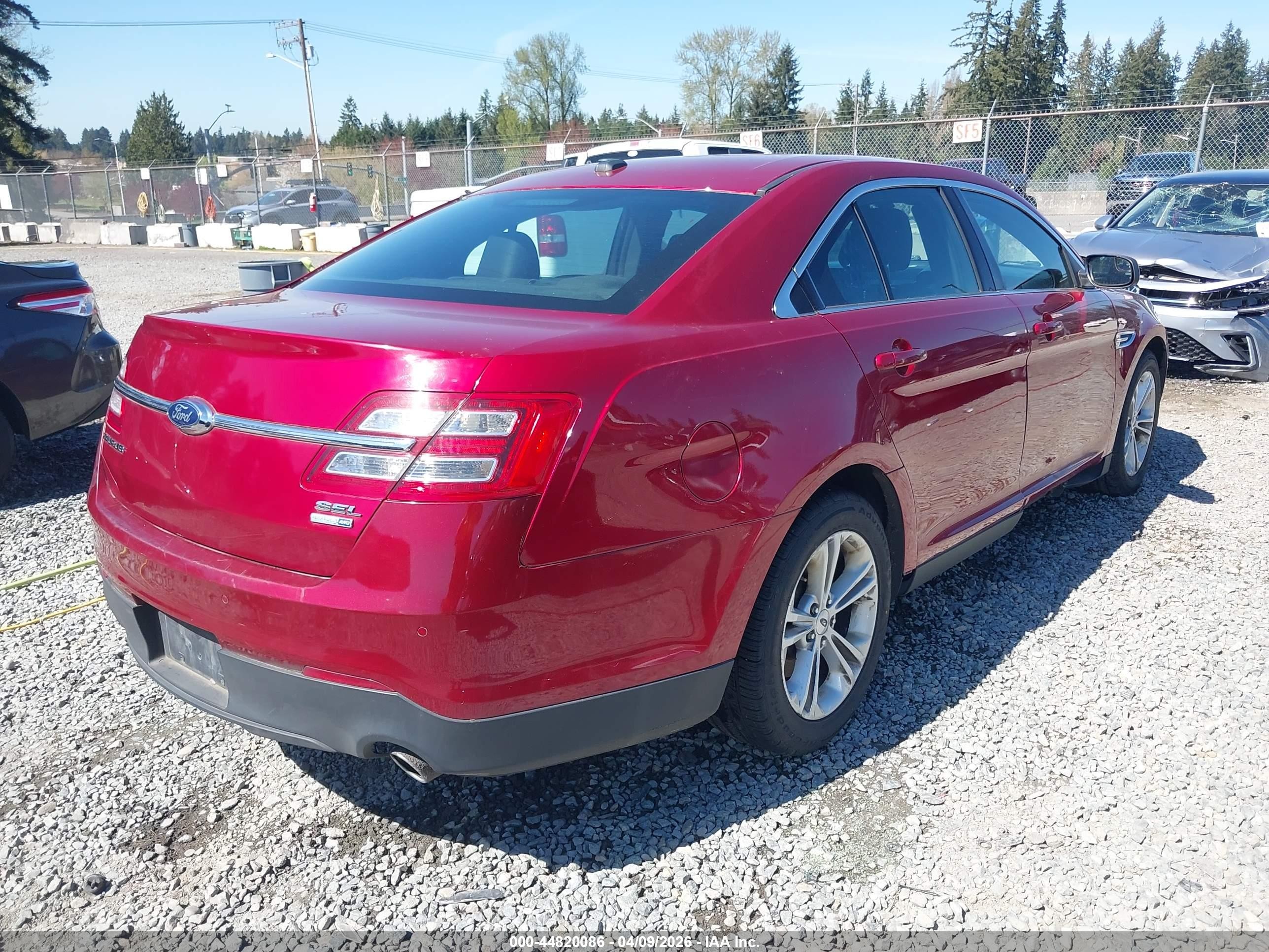 2014 Ford Taurus Sel Red vin: 1FAHP2H8XEG170780