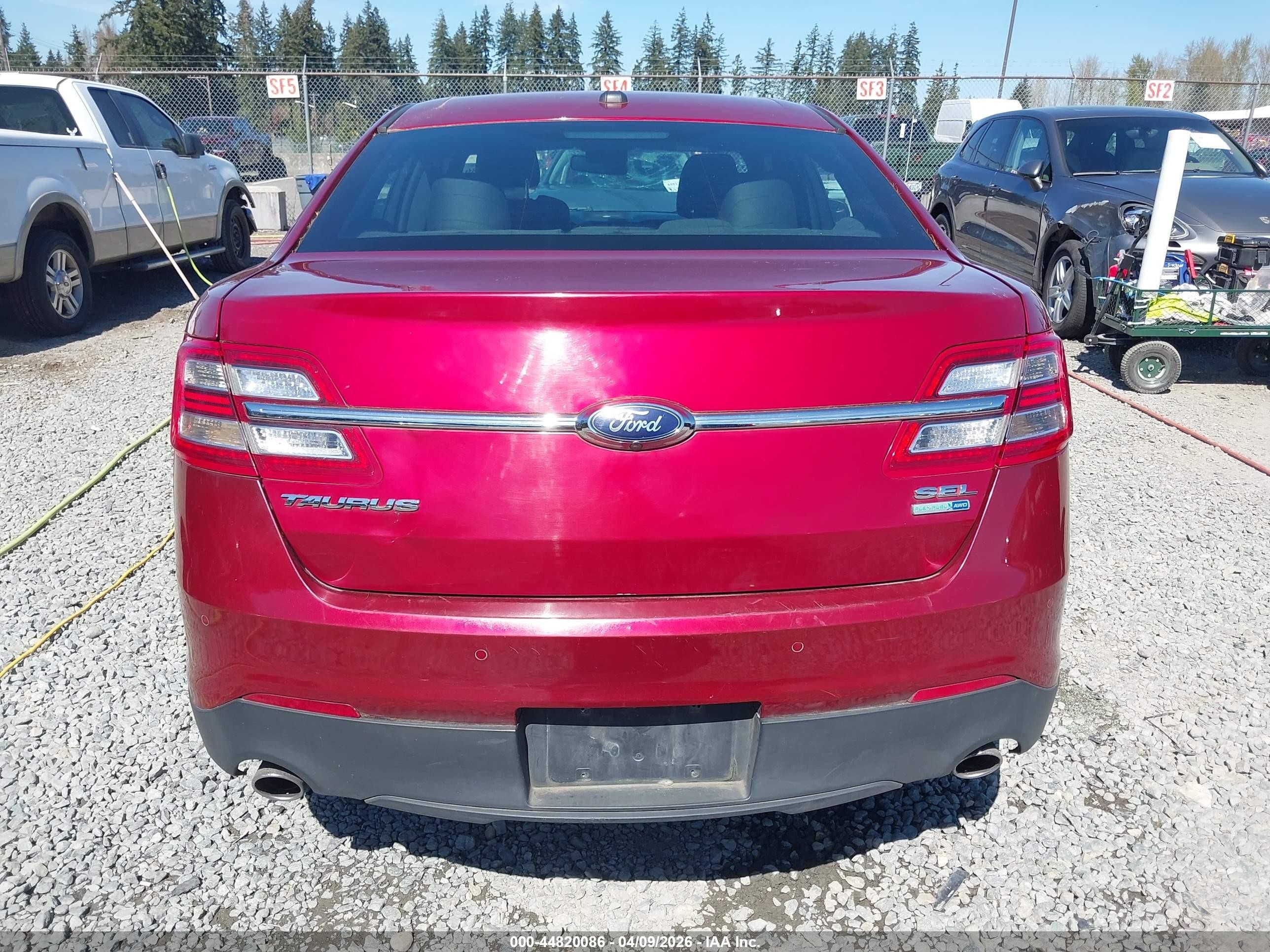 2014 Ford Taurus Sel Red vin: 1FAHP2H8XEG170780