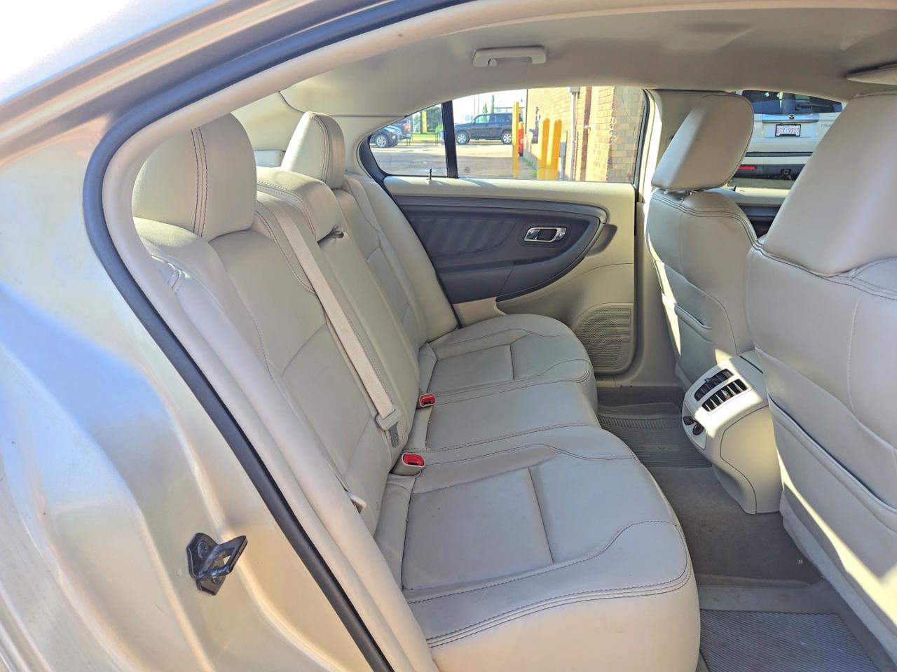 2010 Ford Taurus Sel Beige vin: 1FAHP2HW0AG152636