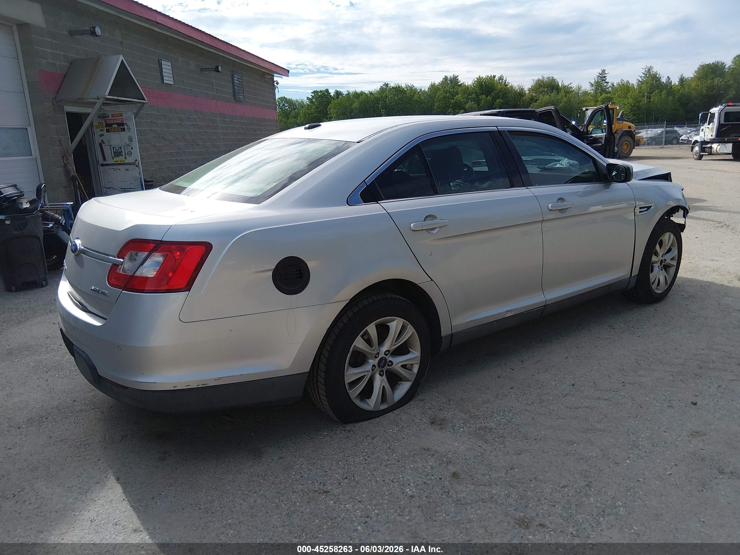2011 Ford Taurus Sel Silver vin: 1FAHP2HW7BG179804