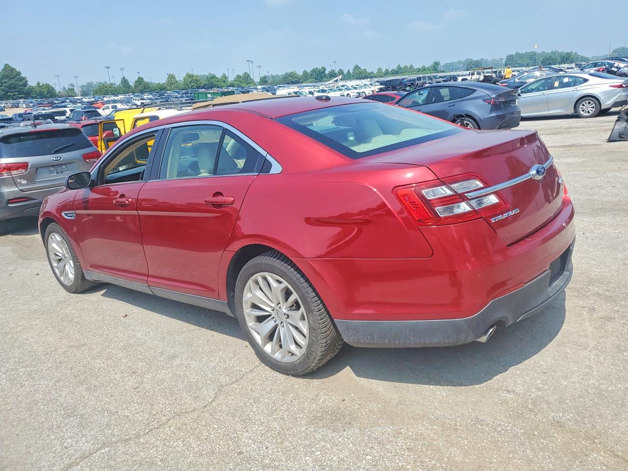 2013 Ford Taurus Limited Red vin: 1FAHP2J83DG167549