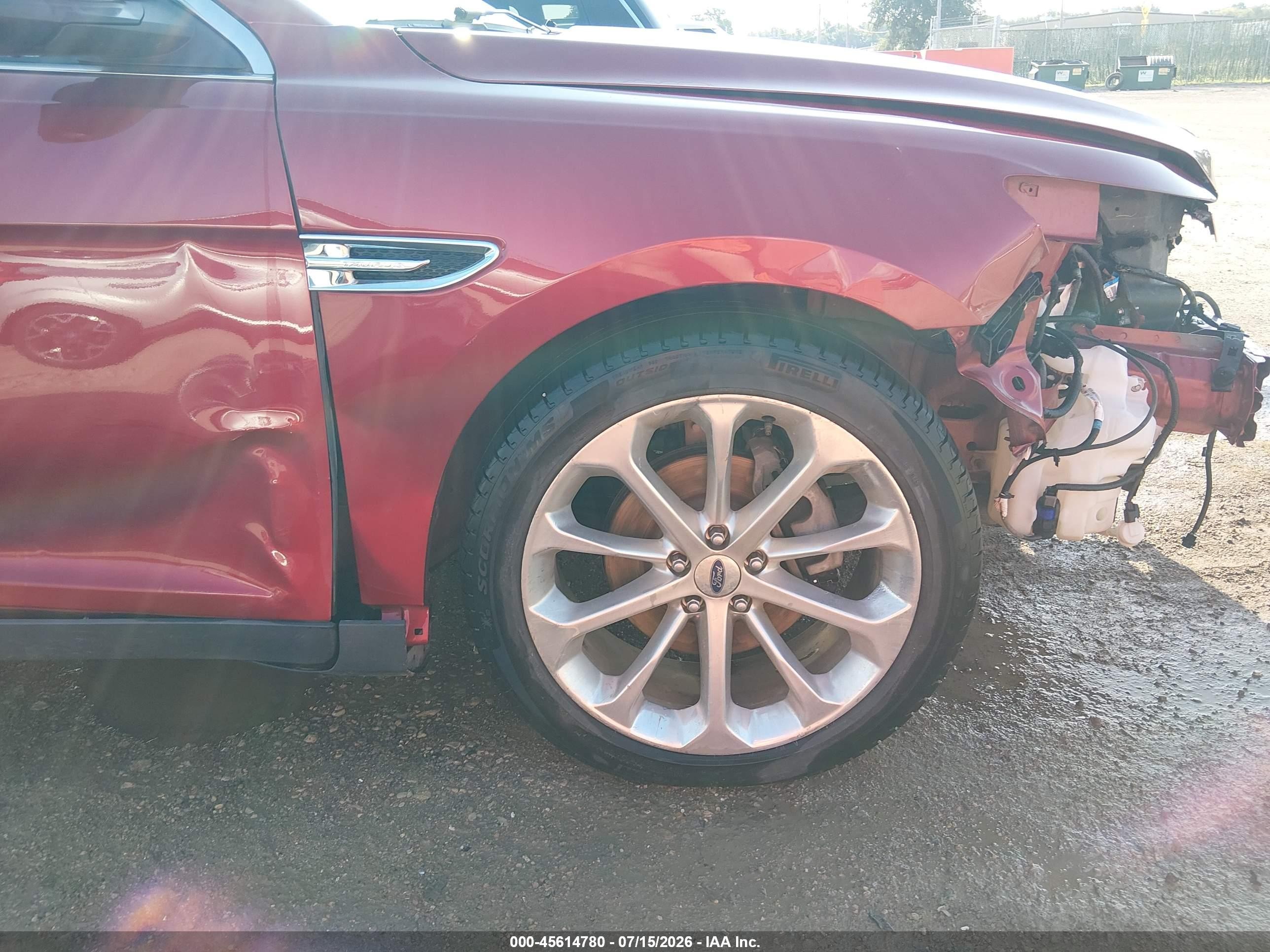 2015 Ford Taurus Limited Red vin: 1FAHP2J85FG115276