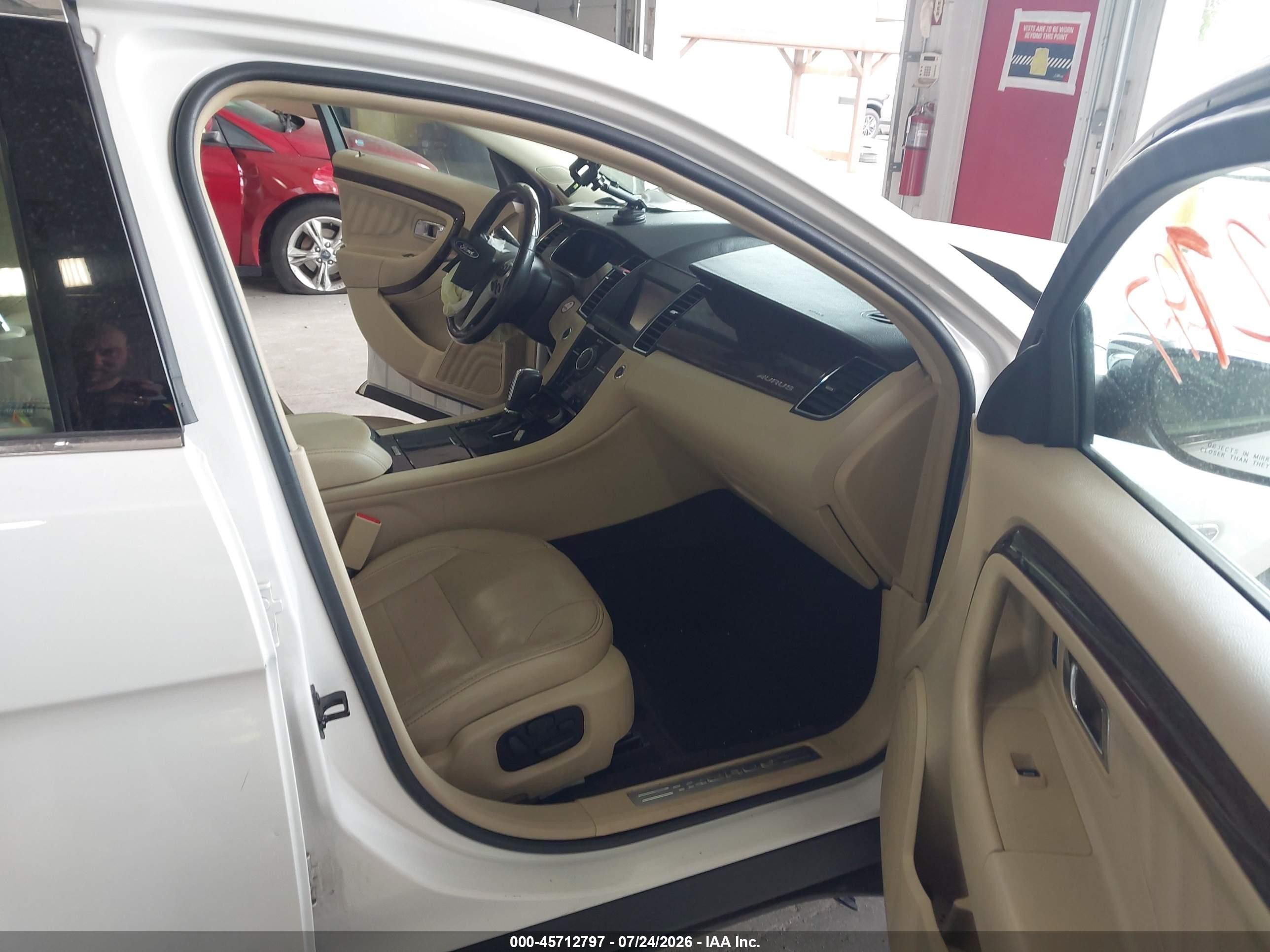 2014 Ford Taurus Limited White vin: 1FAHP2J86EG146017