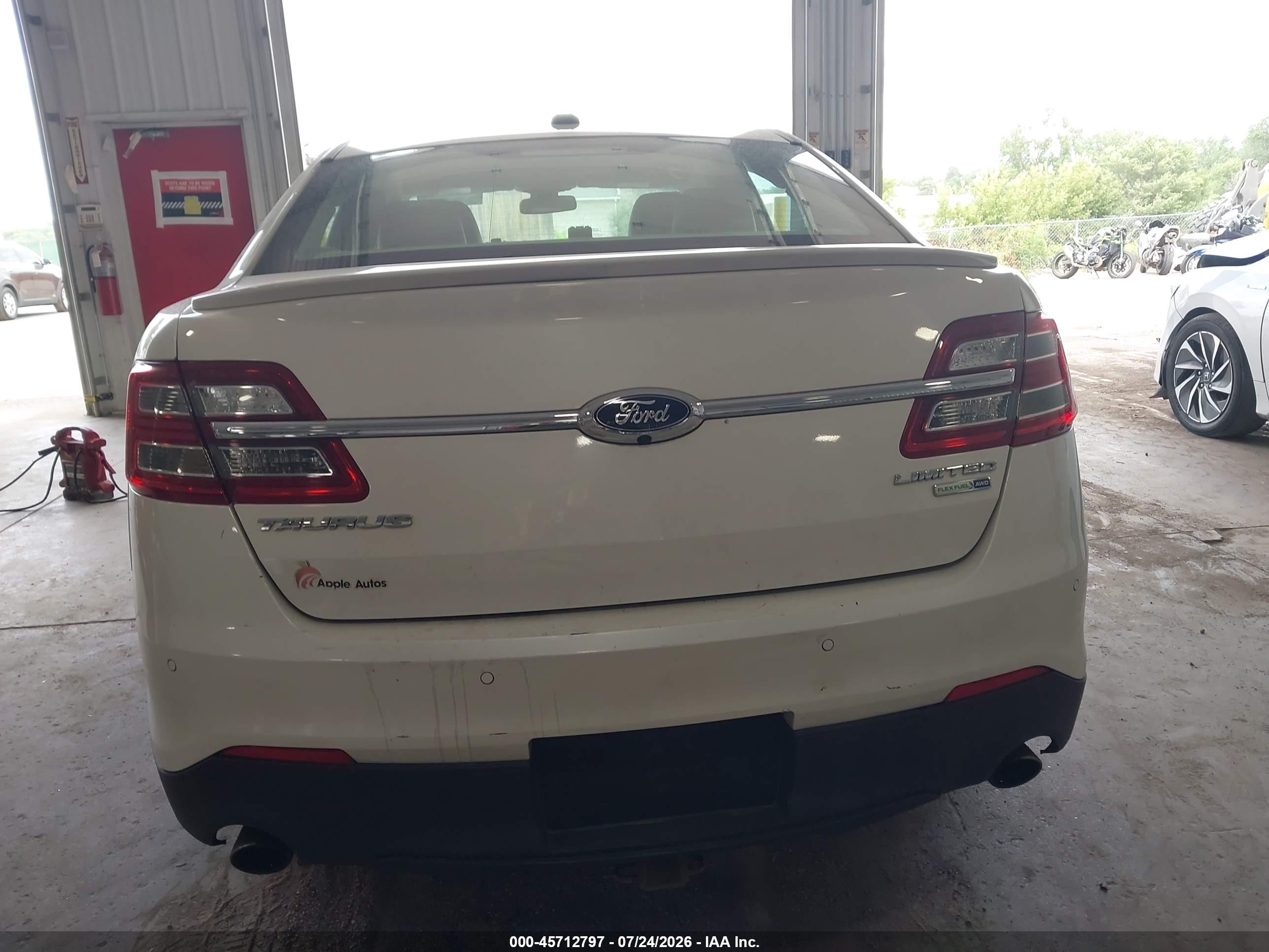 2014 Ford Taurus Limited White vin: 1FAHP2J86EG146017
