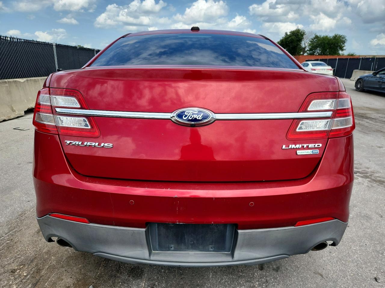 2013 Ford Taurus Limited Red vin: 1FAHP2J87DG126258