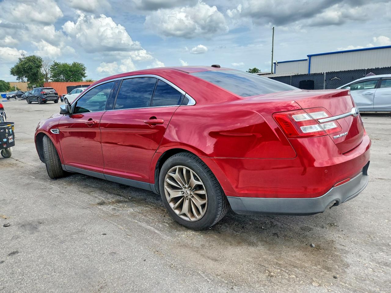 2013 Ford Taurus Limited Red vin: 1FAHP2J87DG126258