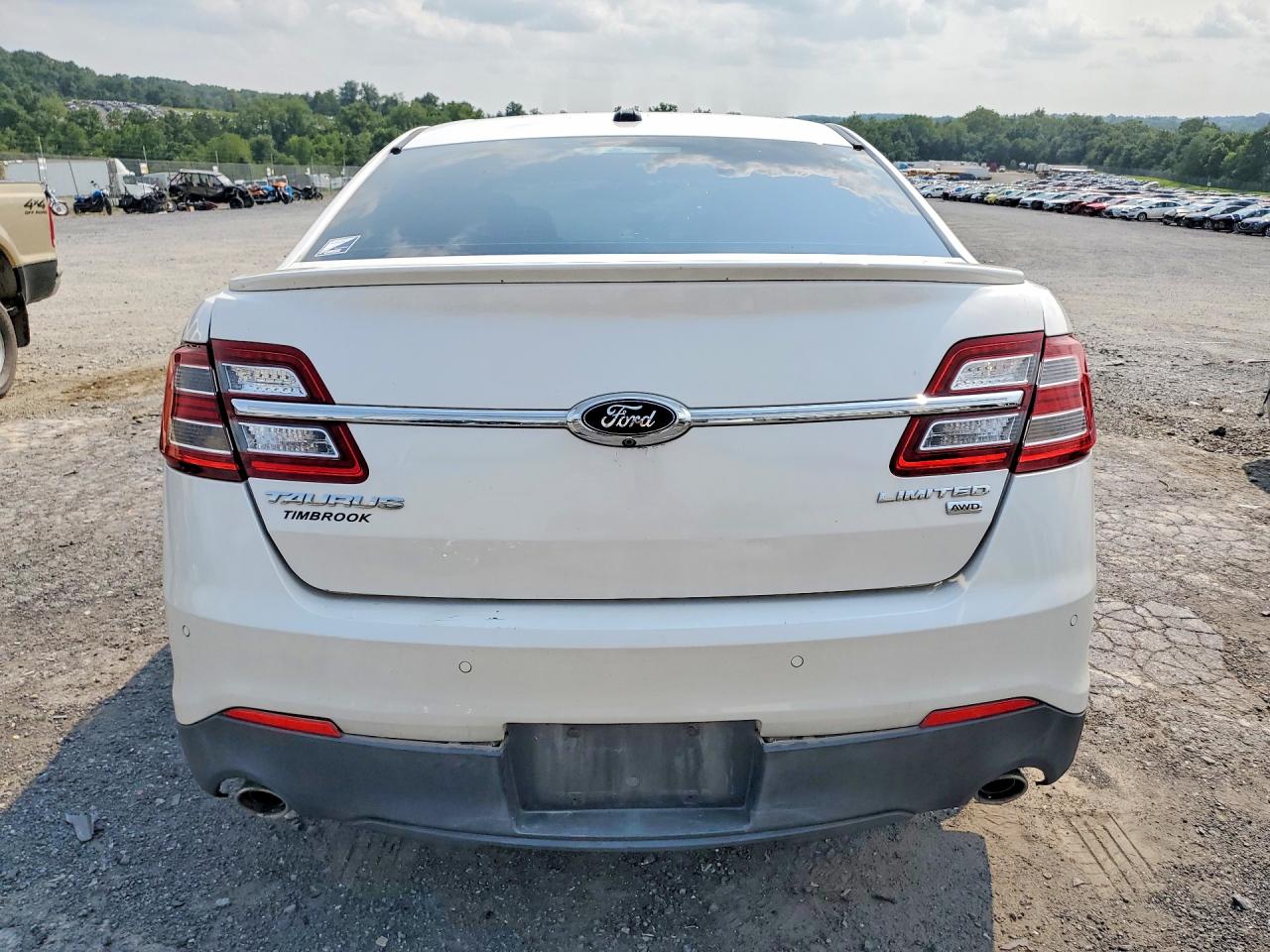 2015 Ford Taurus Limited White vin: 1FAHP2J8XFG127312