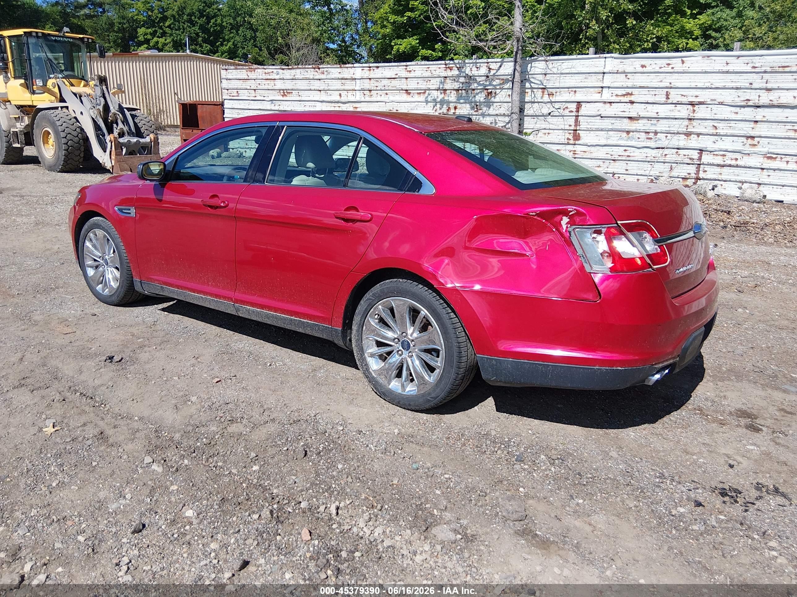 2012 Ford Taurus Limited Red vin: 1FAHP2JW6CG120982