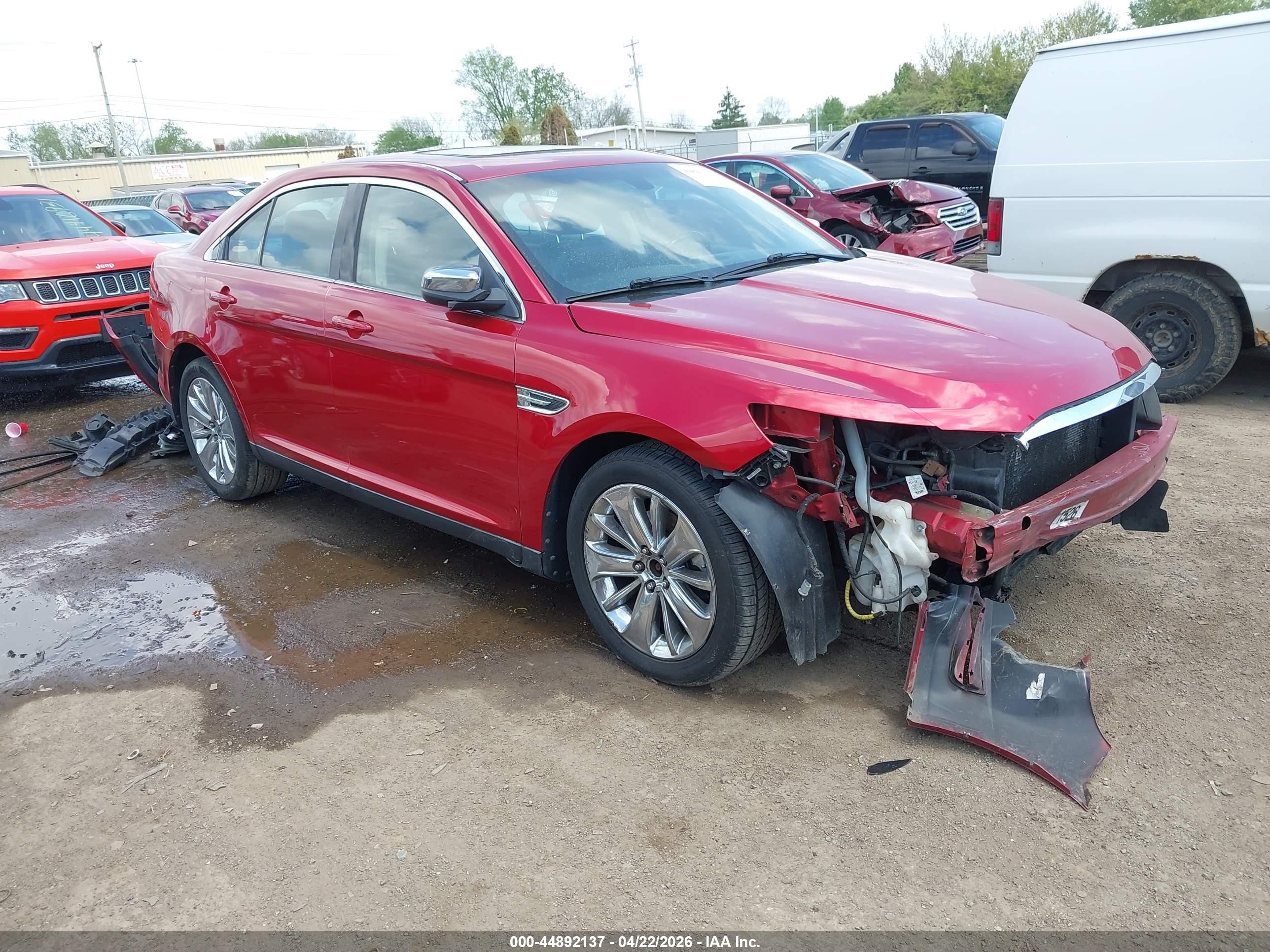 2010 Ford Taurus Limited Red vin: 1FAHP2JW7AG149808