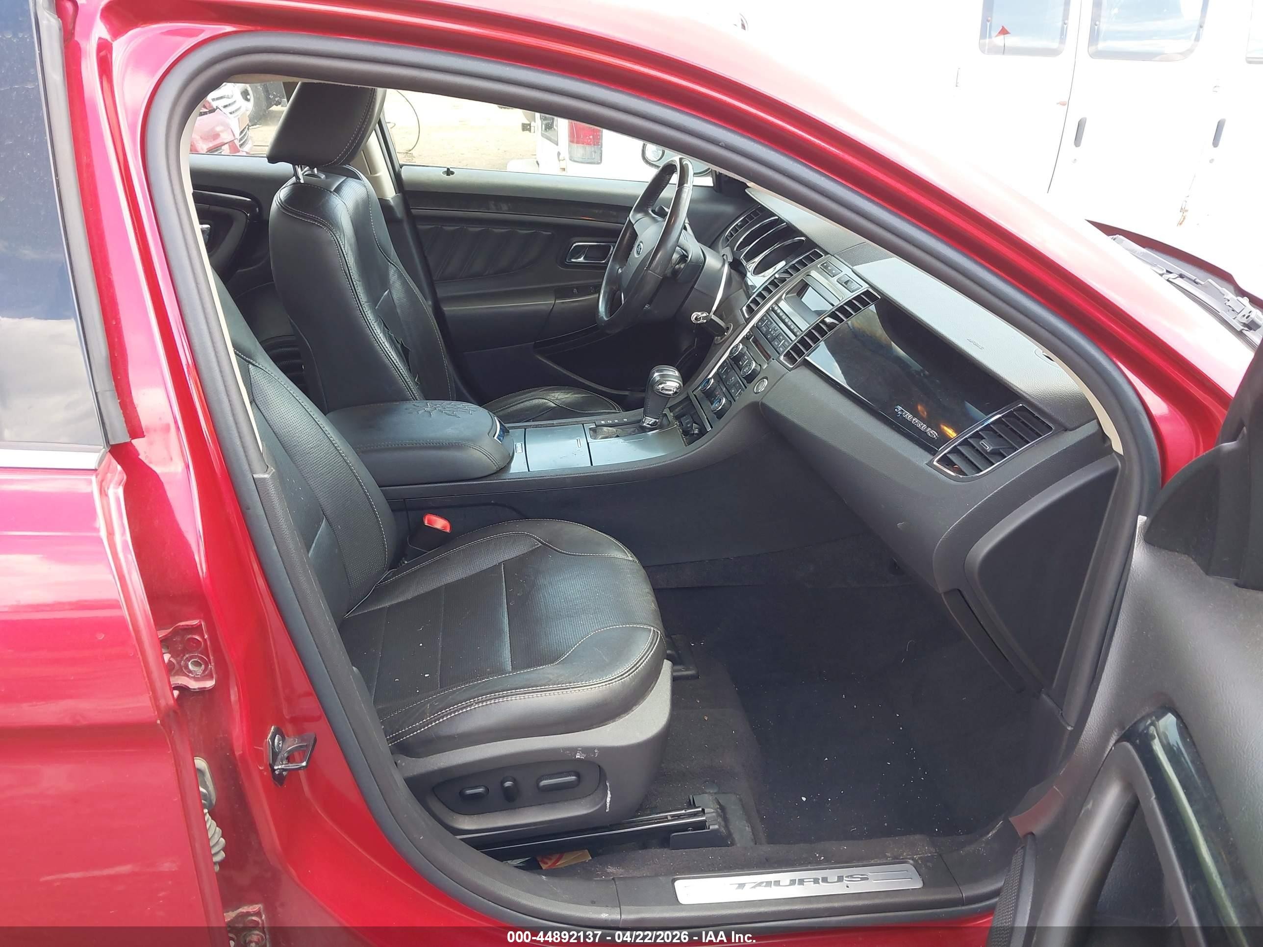 2010 Ford Taurus Limited Красный vin: 1FAHP2JW7AG149808
