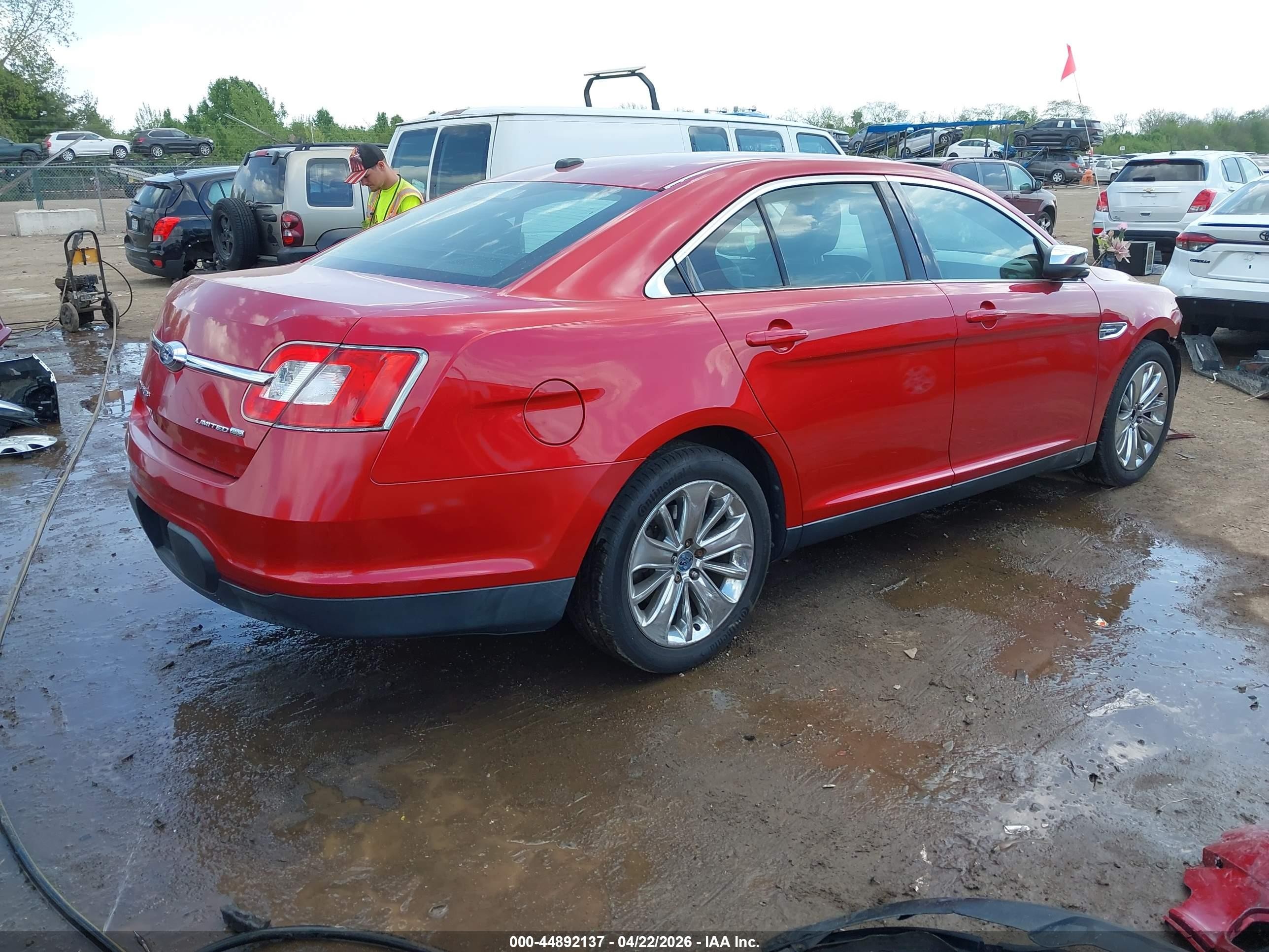 2010 Ford Taurus Limited Красный vin: 1FAHP2JW7AG149808
