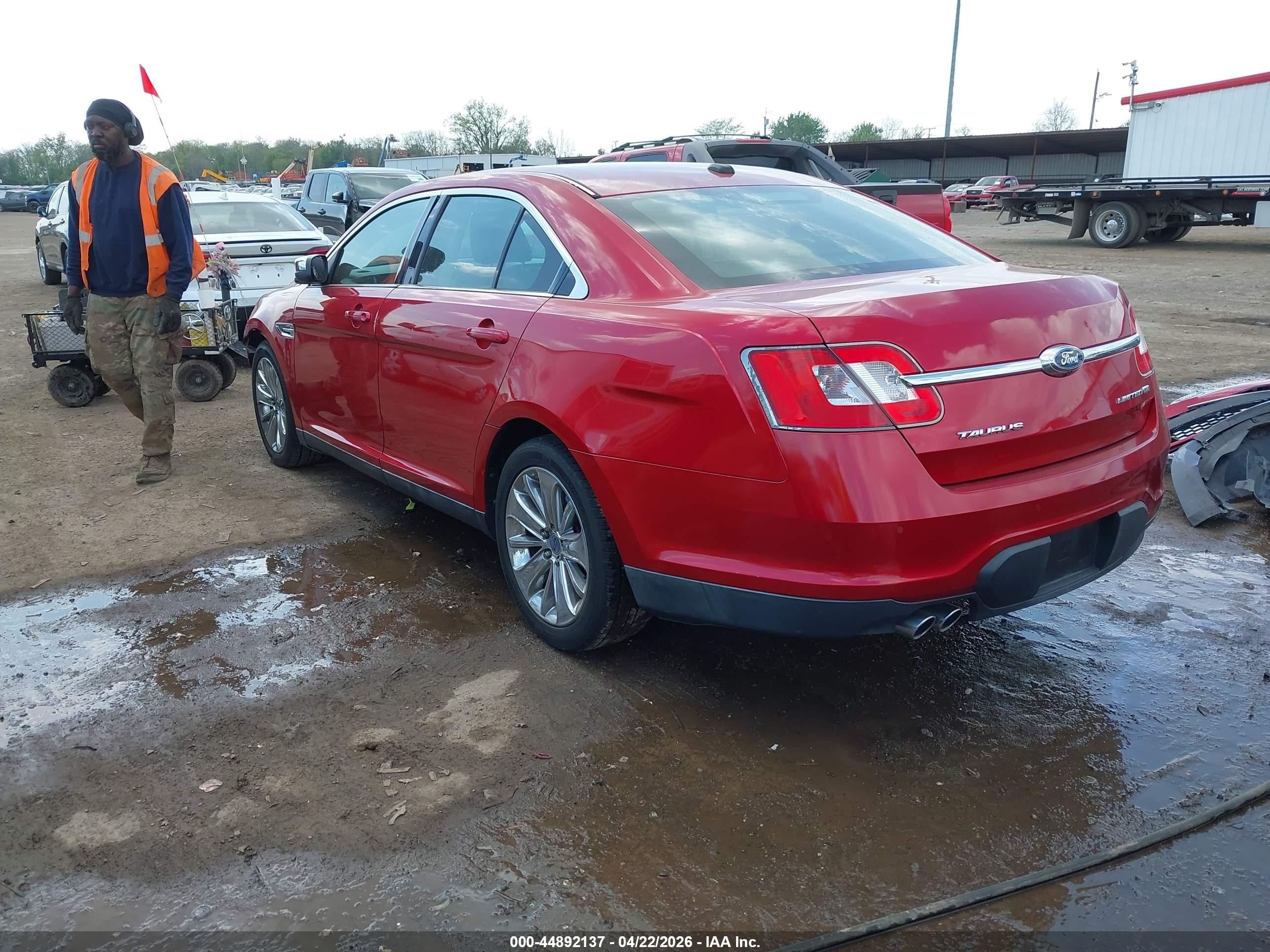 2010 Ford Taurus Limited Красный vin: 1FAHP2JW7AG149808