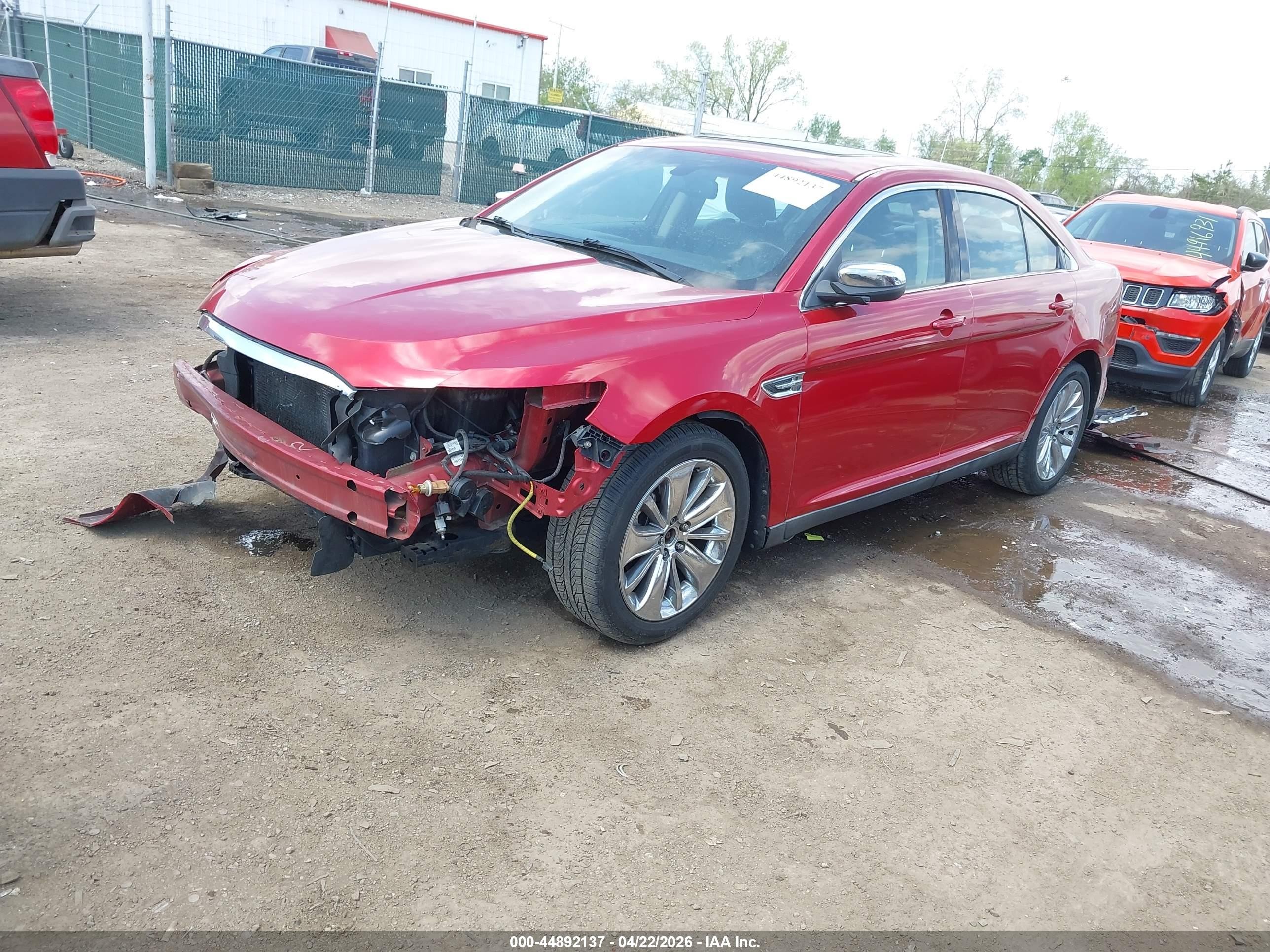 2010 Ford Taurus Limited Красный vin: 1FAHP2JW7AG149808