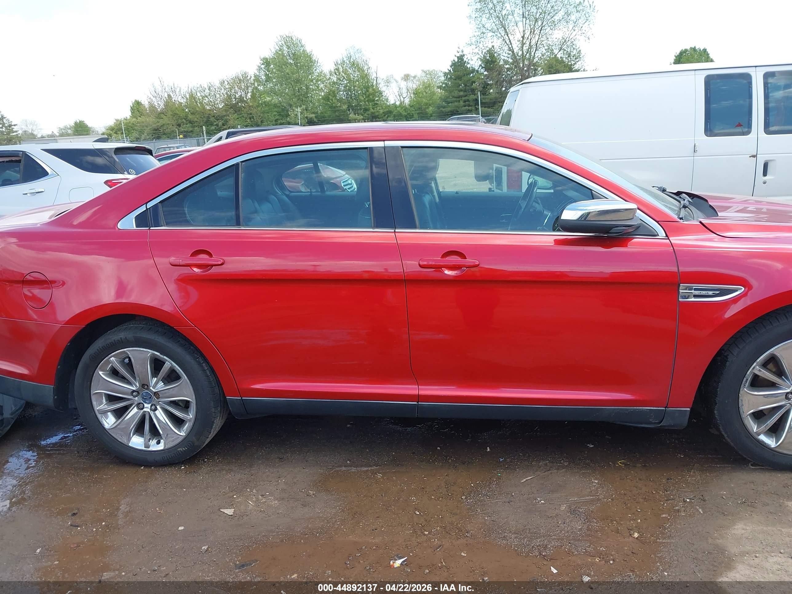 2010 Ford Taurus Limited Красный vin: 1FAHP2JW7AG149808