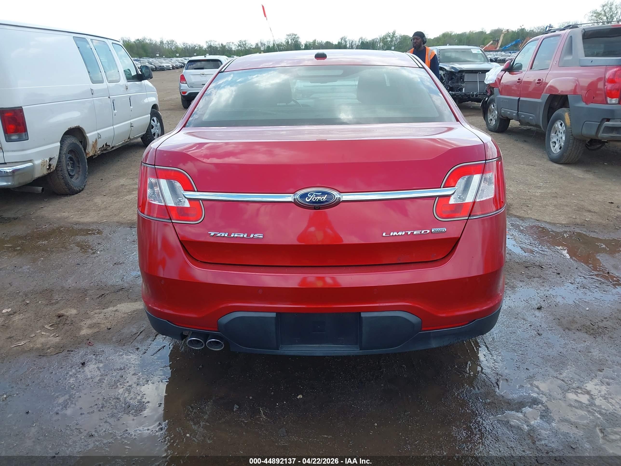 2010 Ford Taurus Limited Красный vin: 1FAHP2JW7AG149808