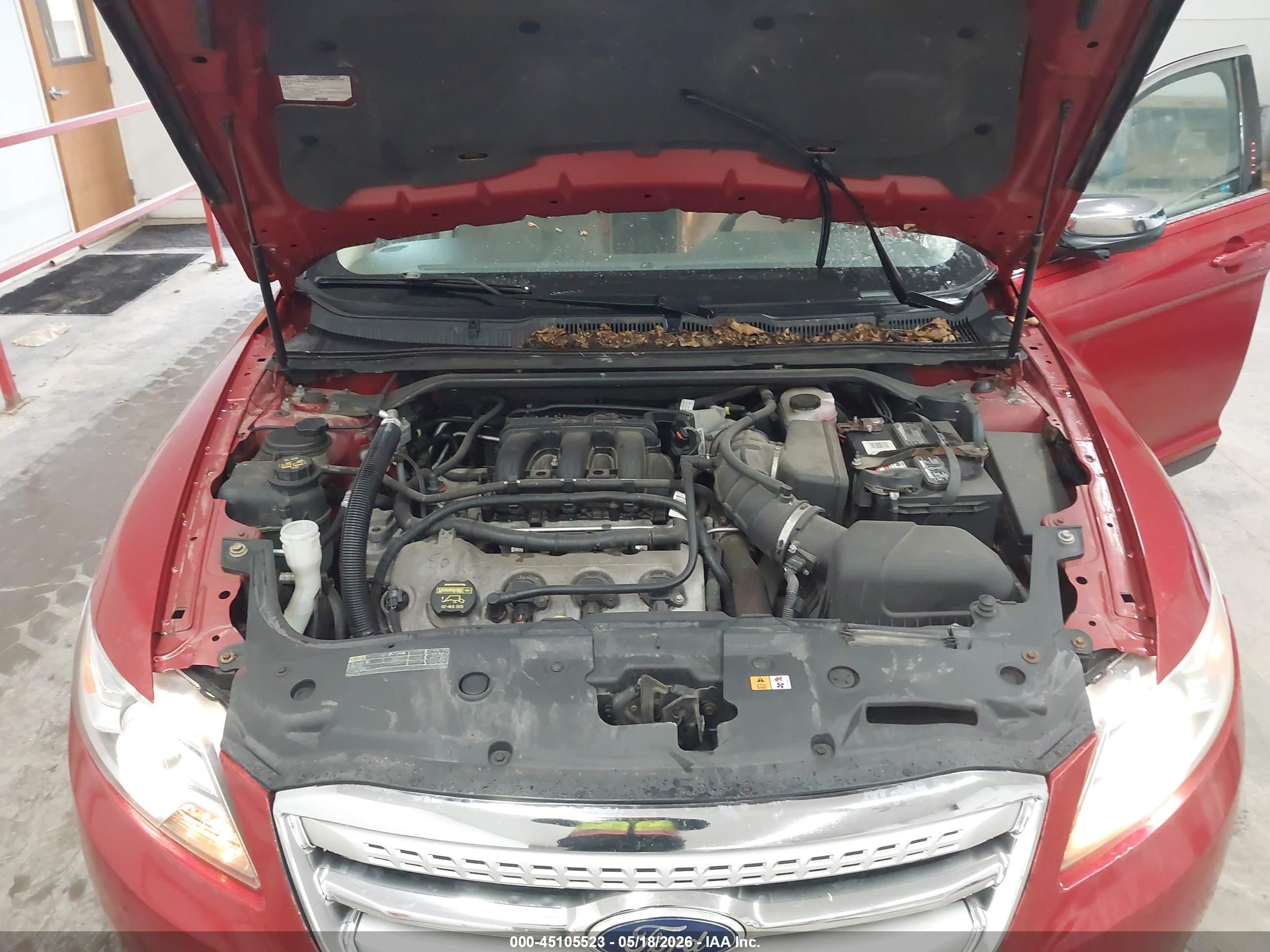 2010 Ford Taurus Limited Red vin: 1FAHP2JW8AG153267