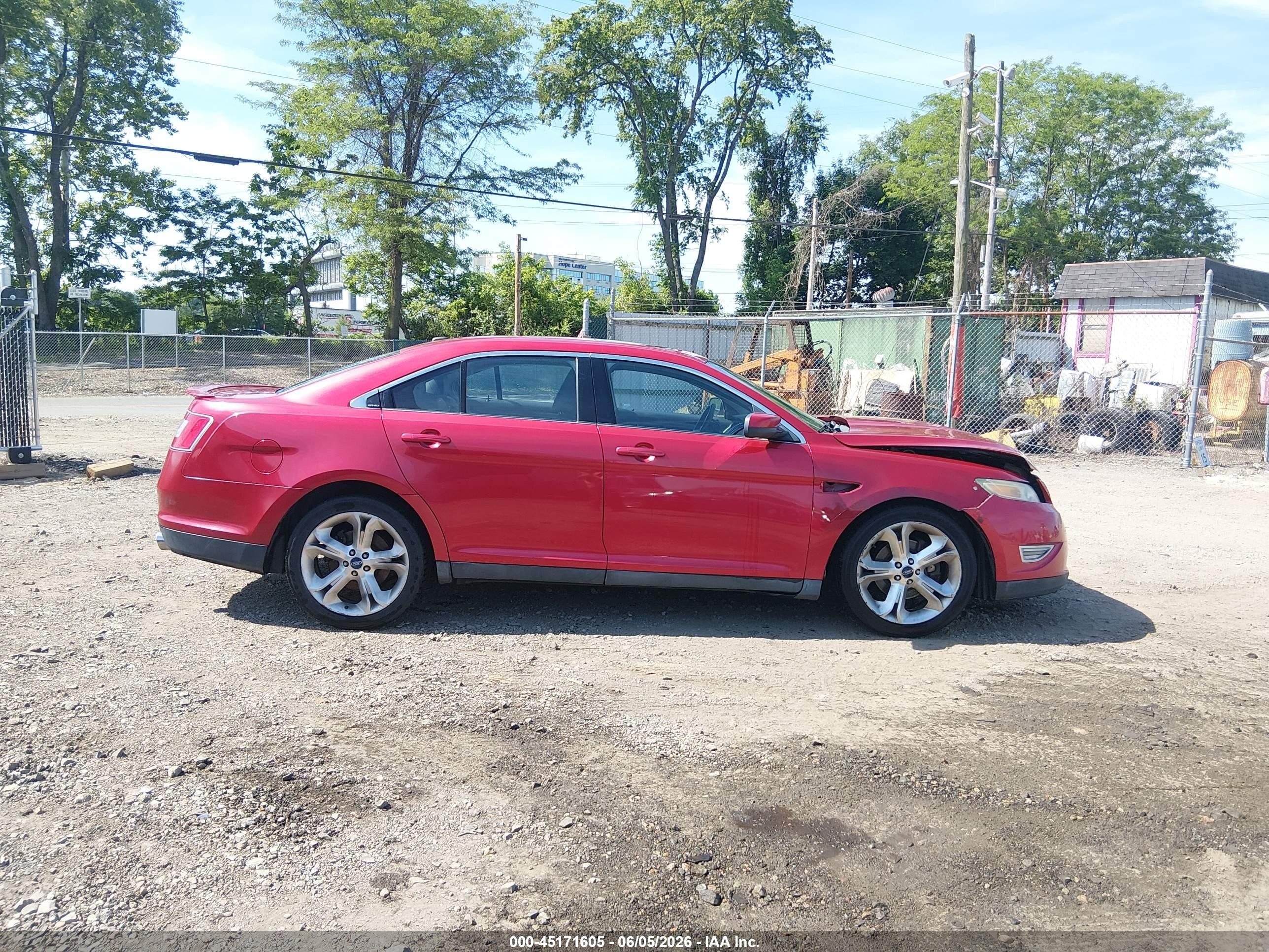 2010 Ford Taurus Sho Red vin: 1FAHP2KT0AG123152