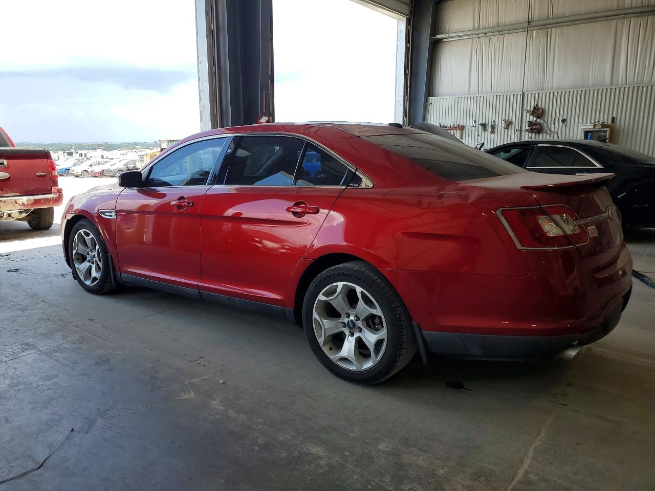 2011 Ford Taurus Sho Red vin: 1FAHP2KT0BG140891