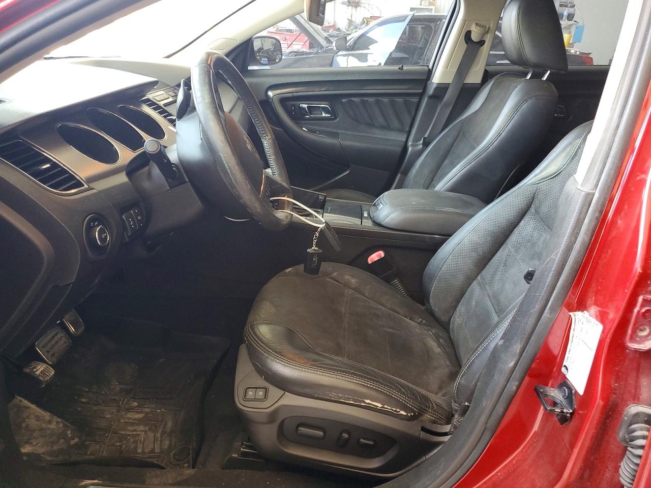 2011 Ford Taurus Sho Red vin: 1FAHP2KT0BG140891