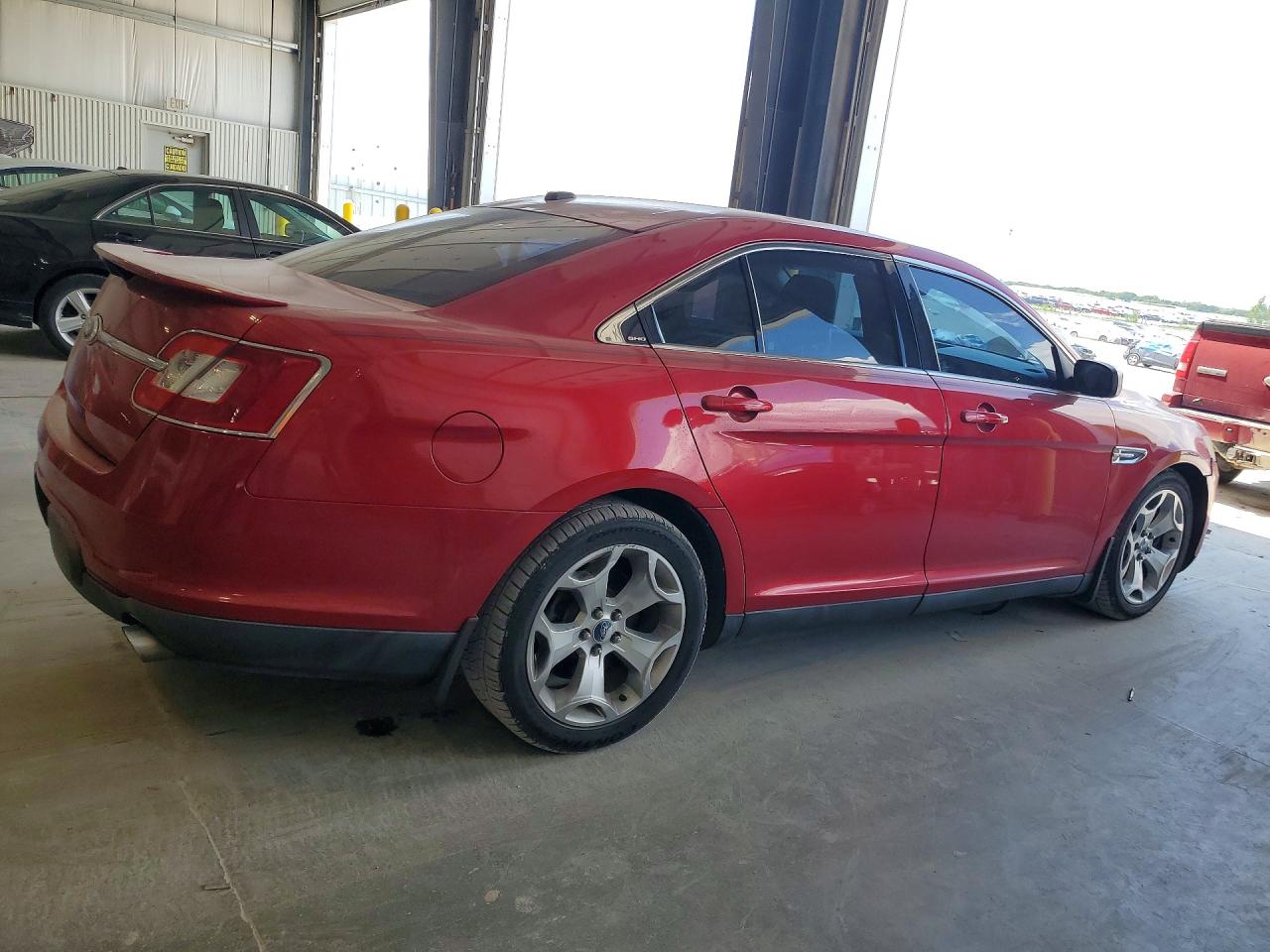 2011 Ford Taurus Sho Red vin: 1FAHP2KT0BG140891
