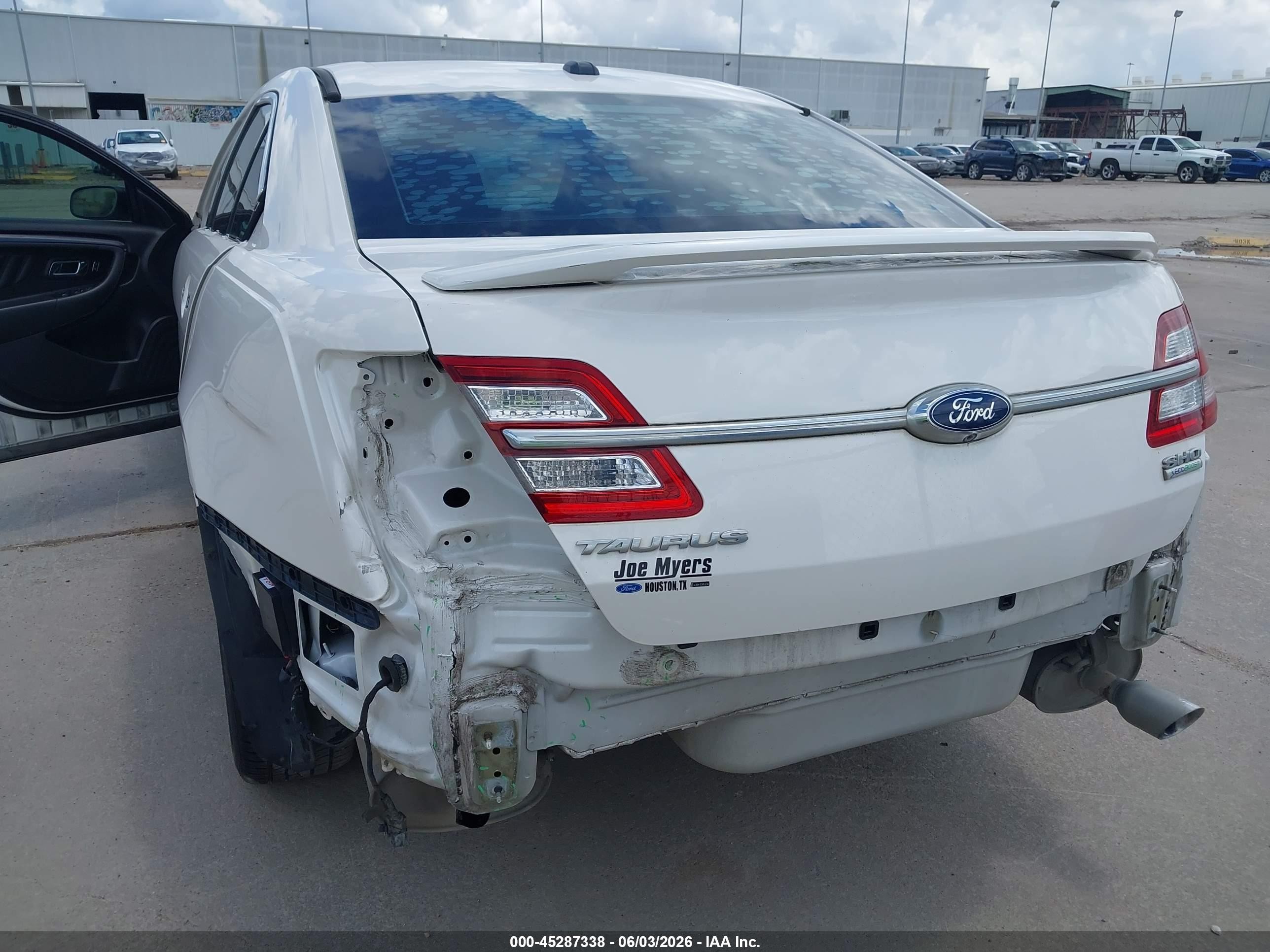 2015 Ford Taurus Sho White vin: 1FAHP2KT0FG177509