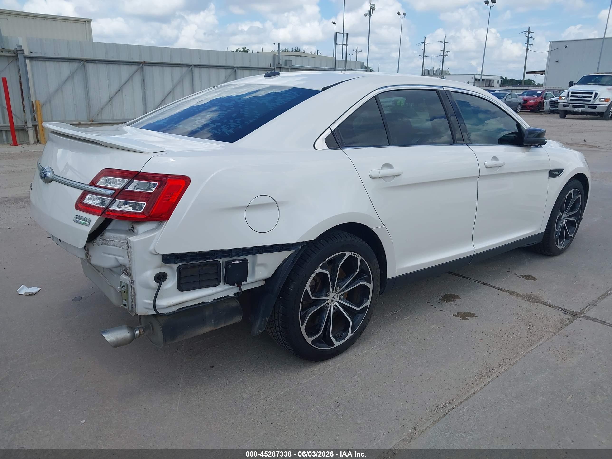2015 Ford Taurus Sho White vin: 1FAHP2KT0FG177509