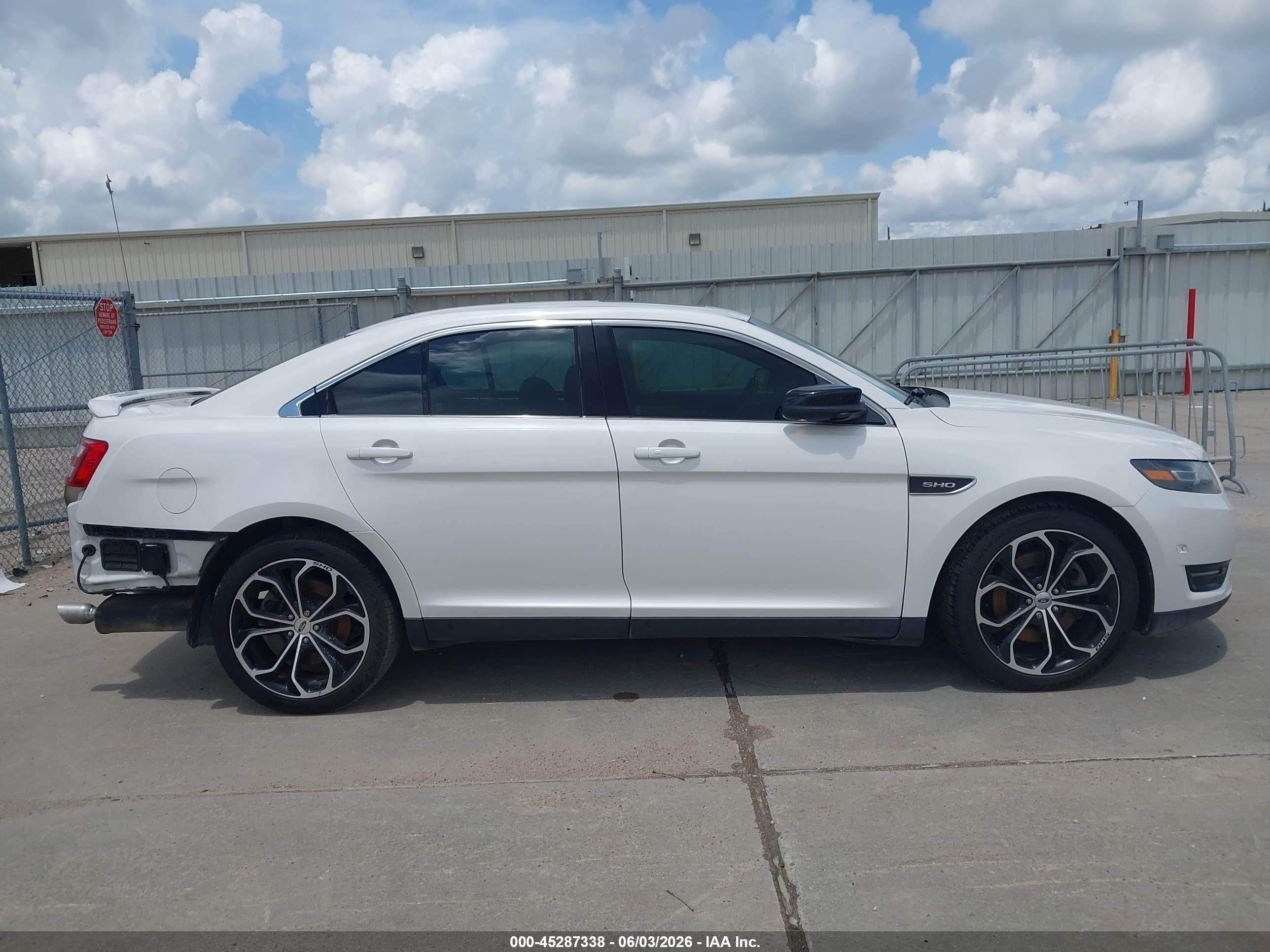 2015 Ford Taurus Sho White vin: 1FAHP2KT0FG177509