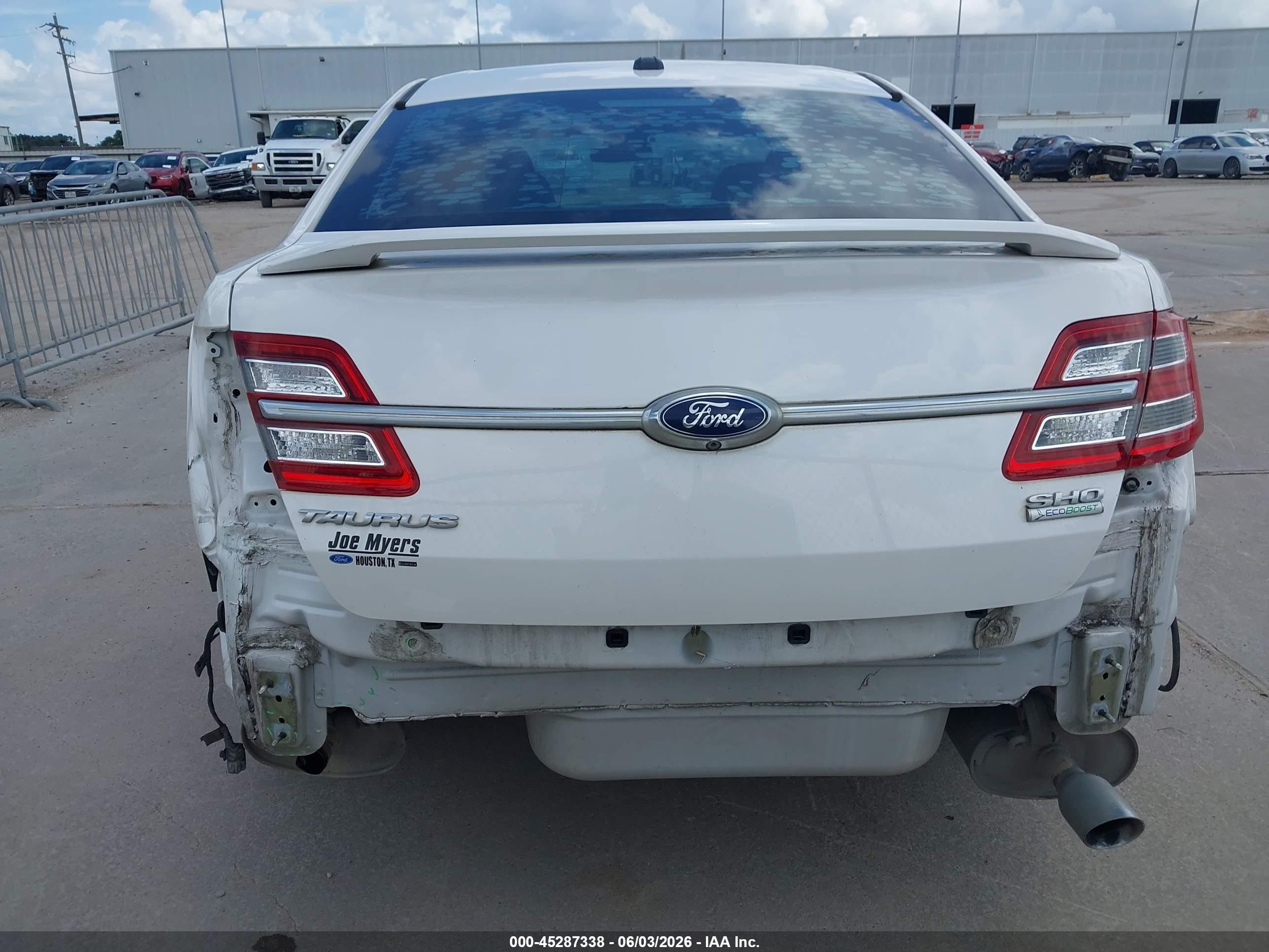 2015 Ford Taurus Sho White vin: 1FAHP2KT0FG177509