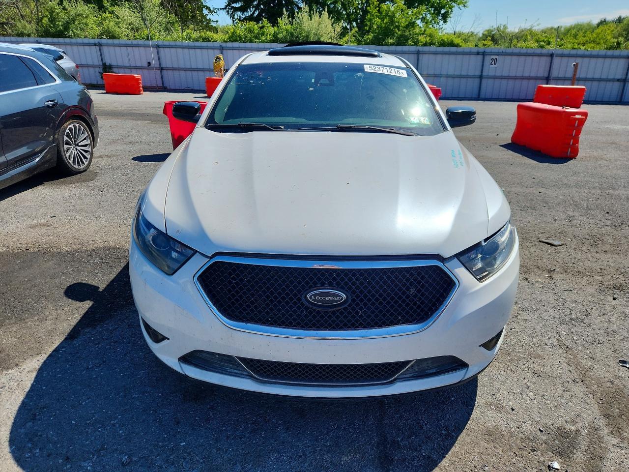 2013 Ford Taurus Sho White vin: 1FAHP2KT1DG170534